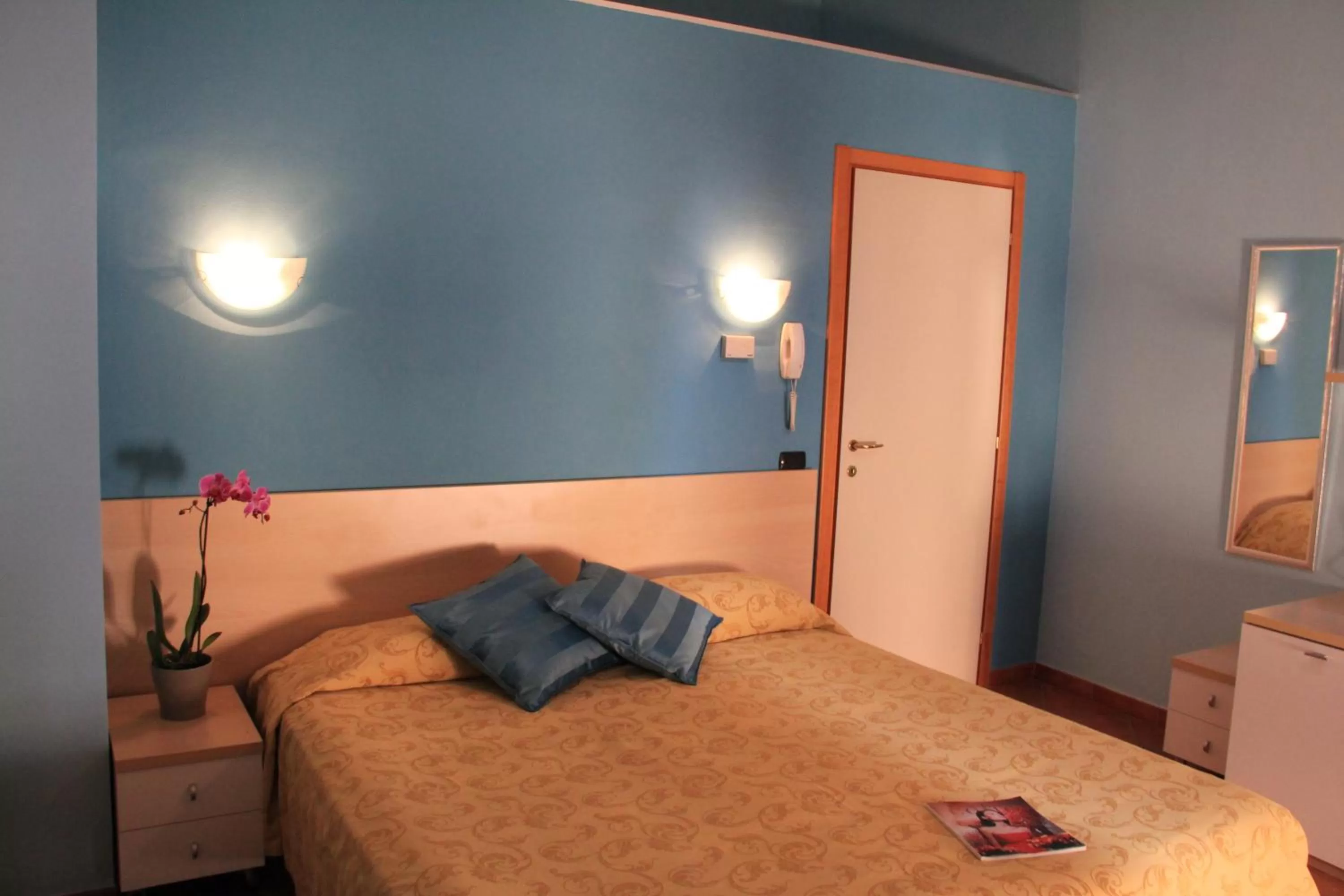 Decorative detail, Bed in Lizard Hotel