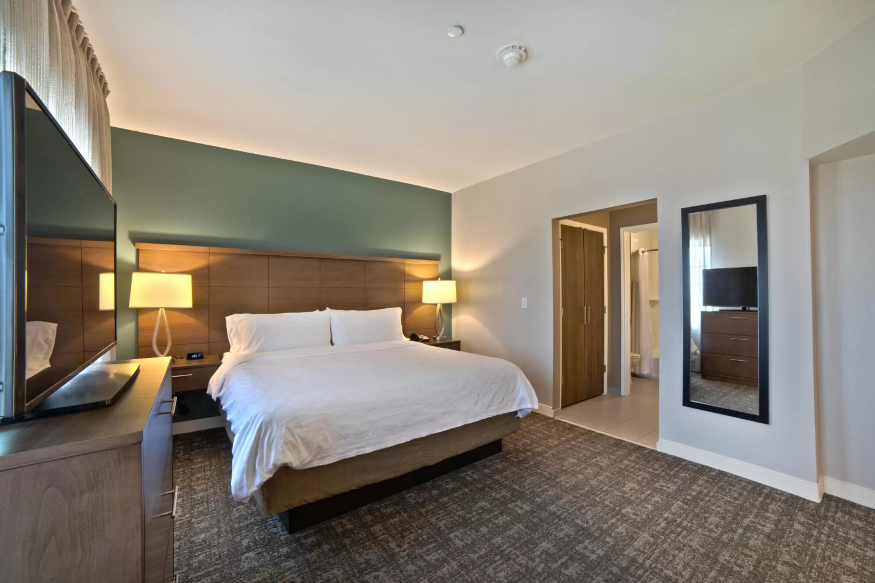 Bed in Staybridge Suites Houston - Humble Beltway 8 E by IHG
