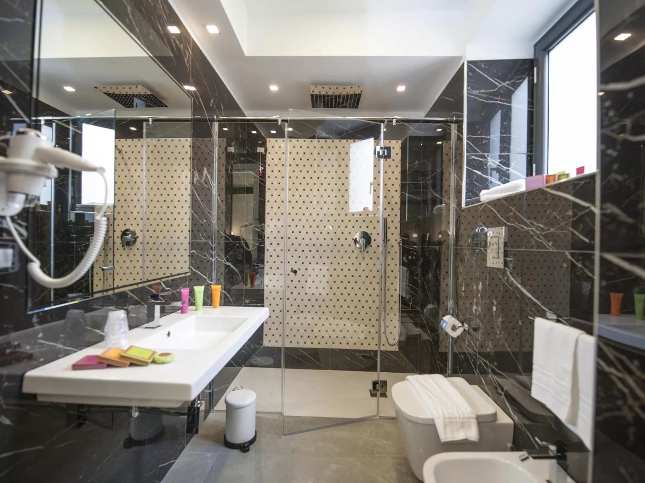 Shower in Palazzo Firenze