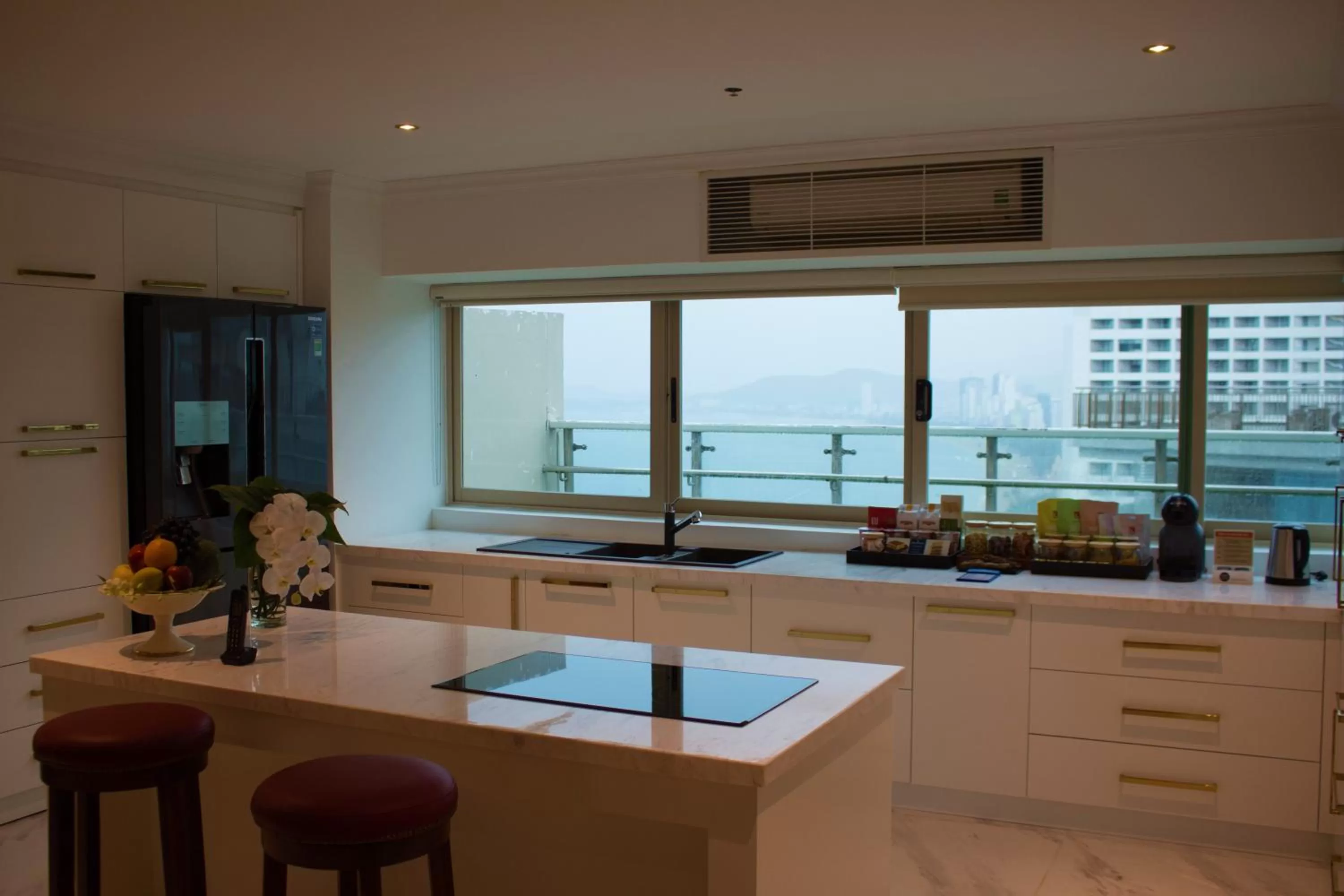 Kitchen or kitchenette in Diamond Bay Hotel