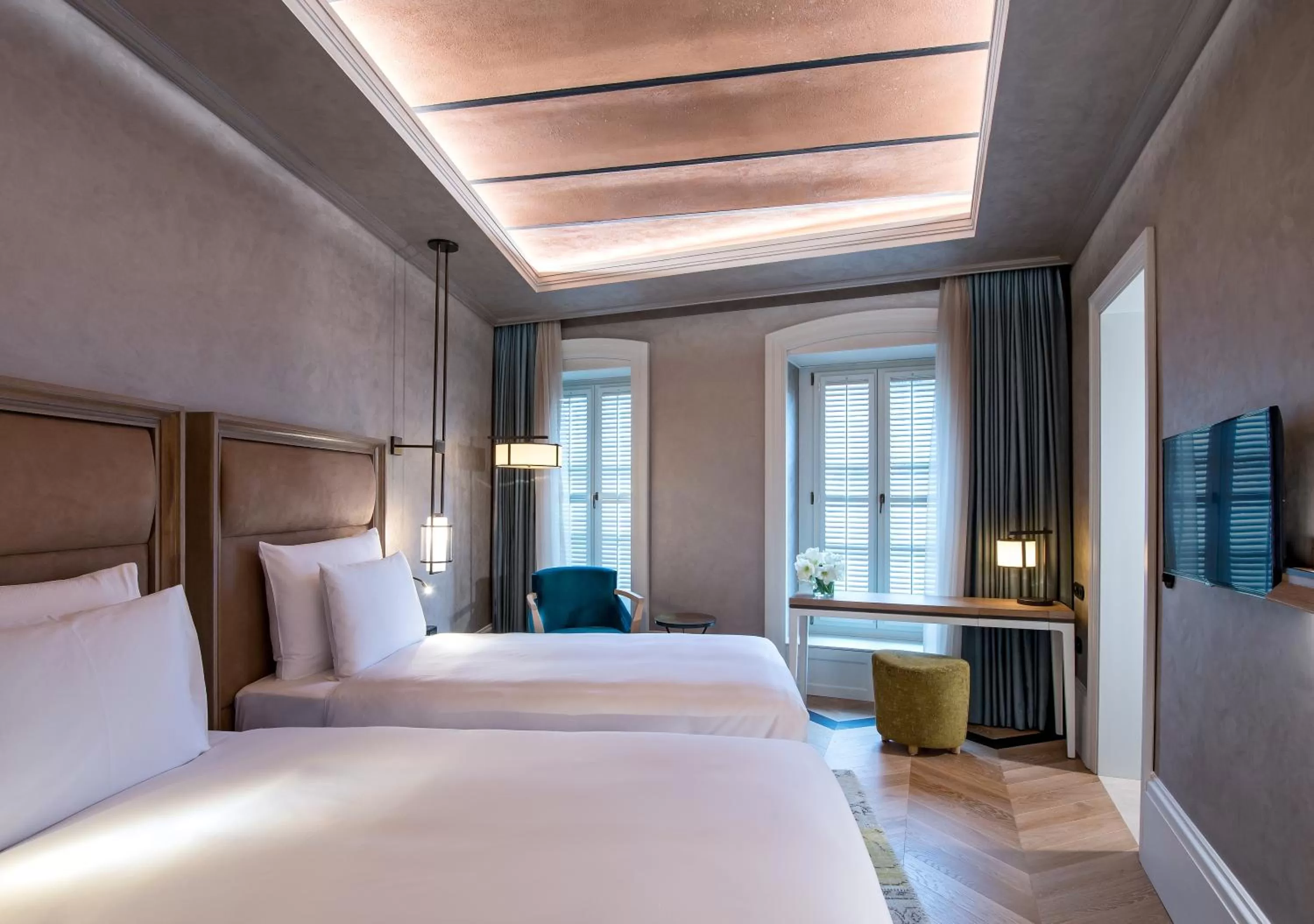 Photo of the whole room, Bed in 10 Karakoy