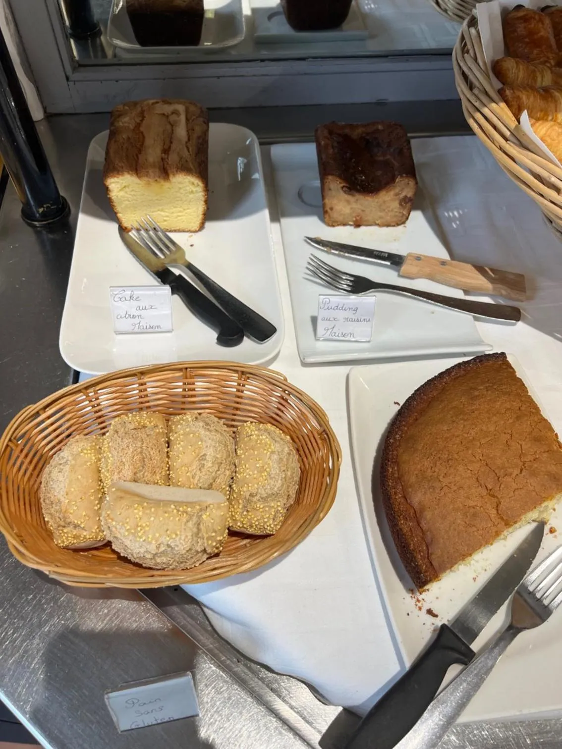 Continental breakfast in Logis Cottage Hôtel