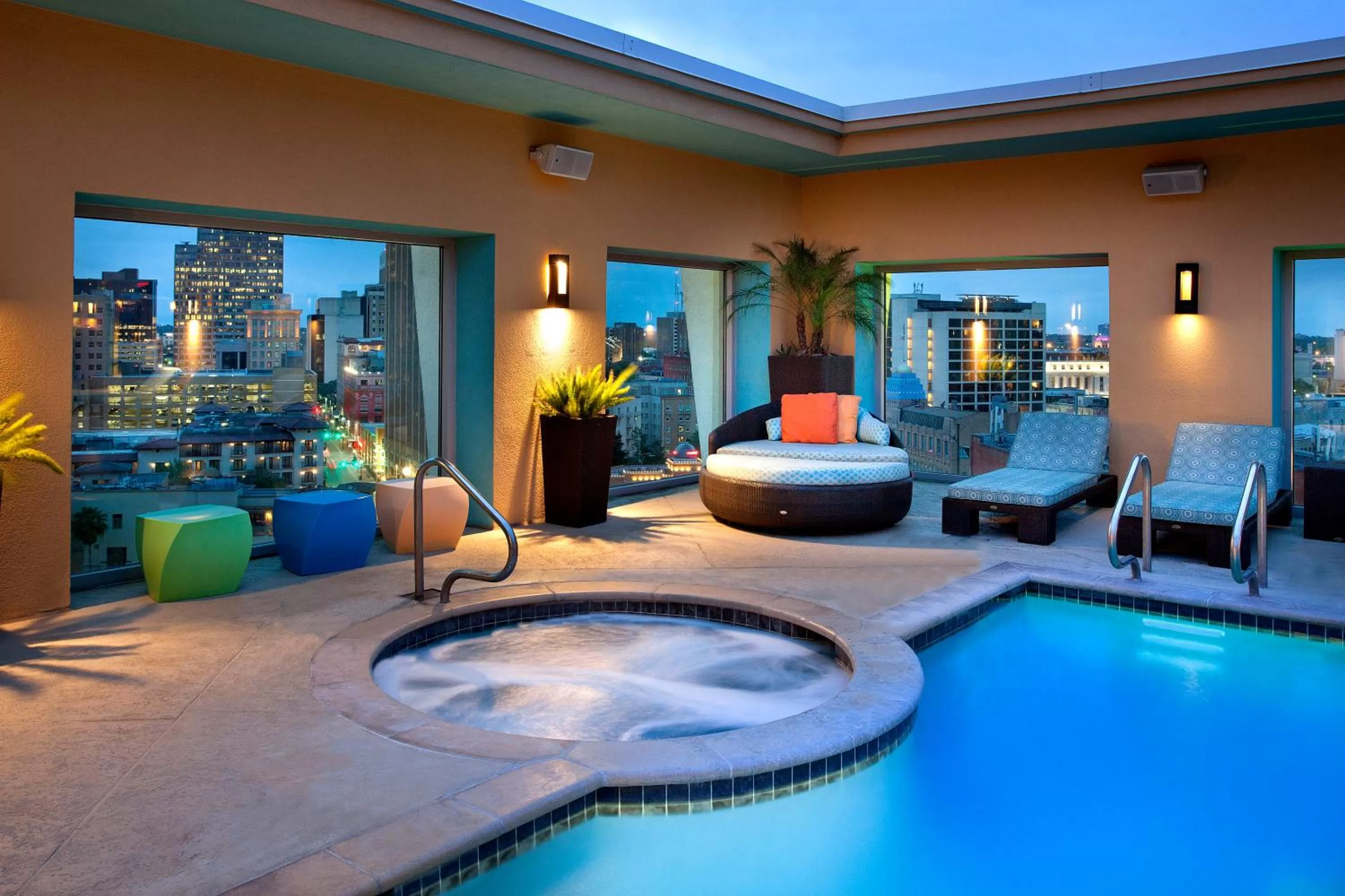 Property building in Hotel Contessa - Suites on the Riverwalk