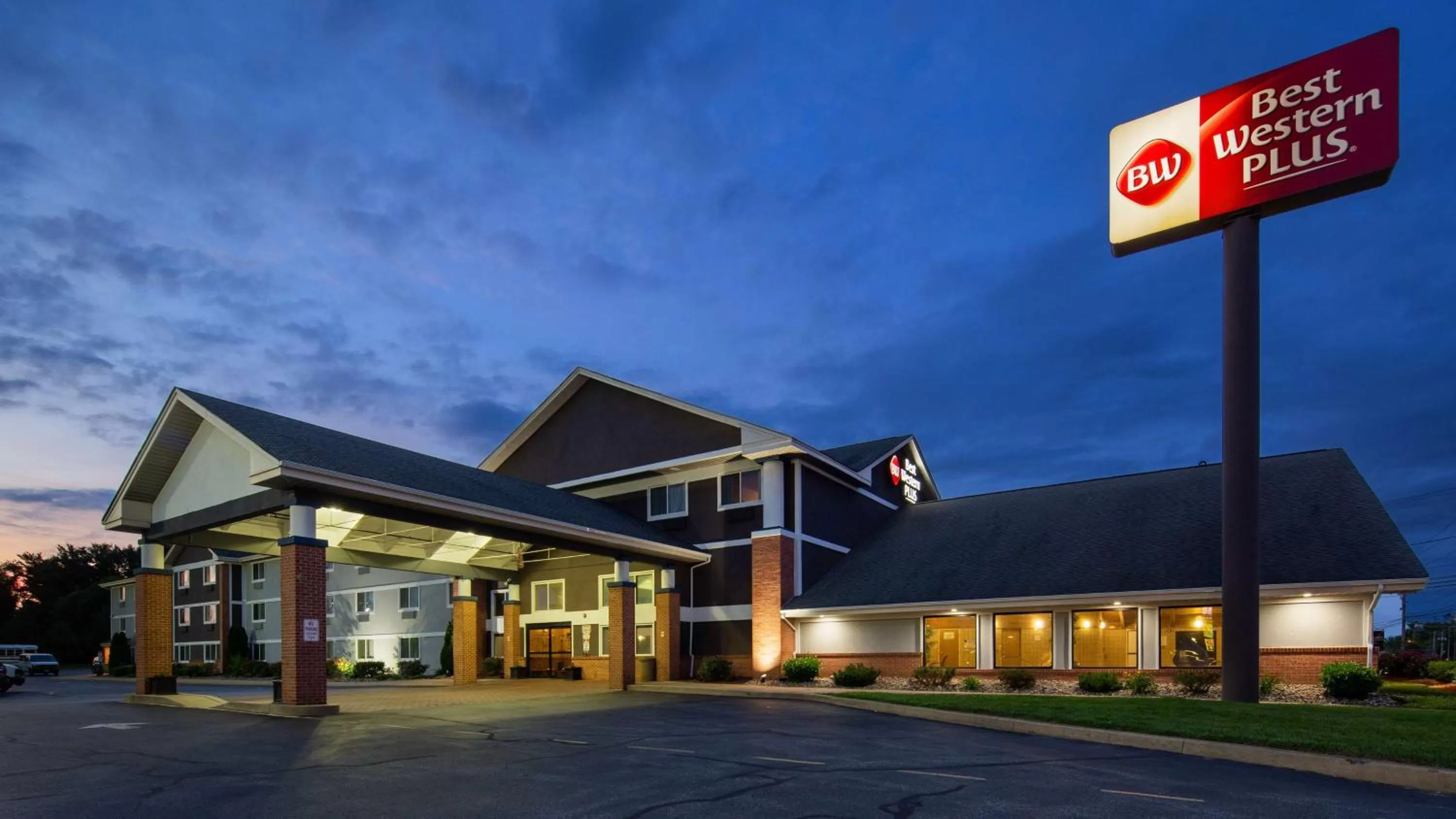 Property building in Best Western Plus Newark/Christiana Inn