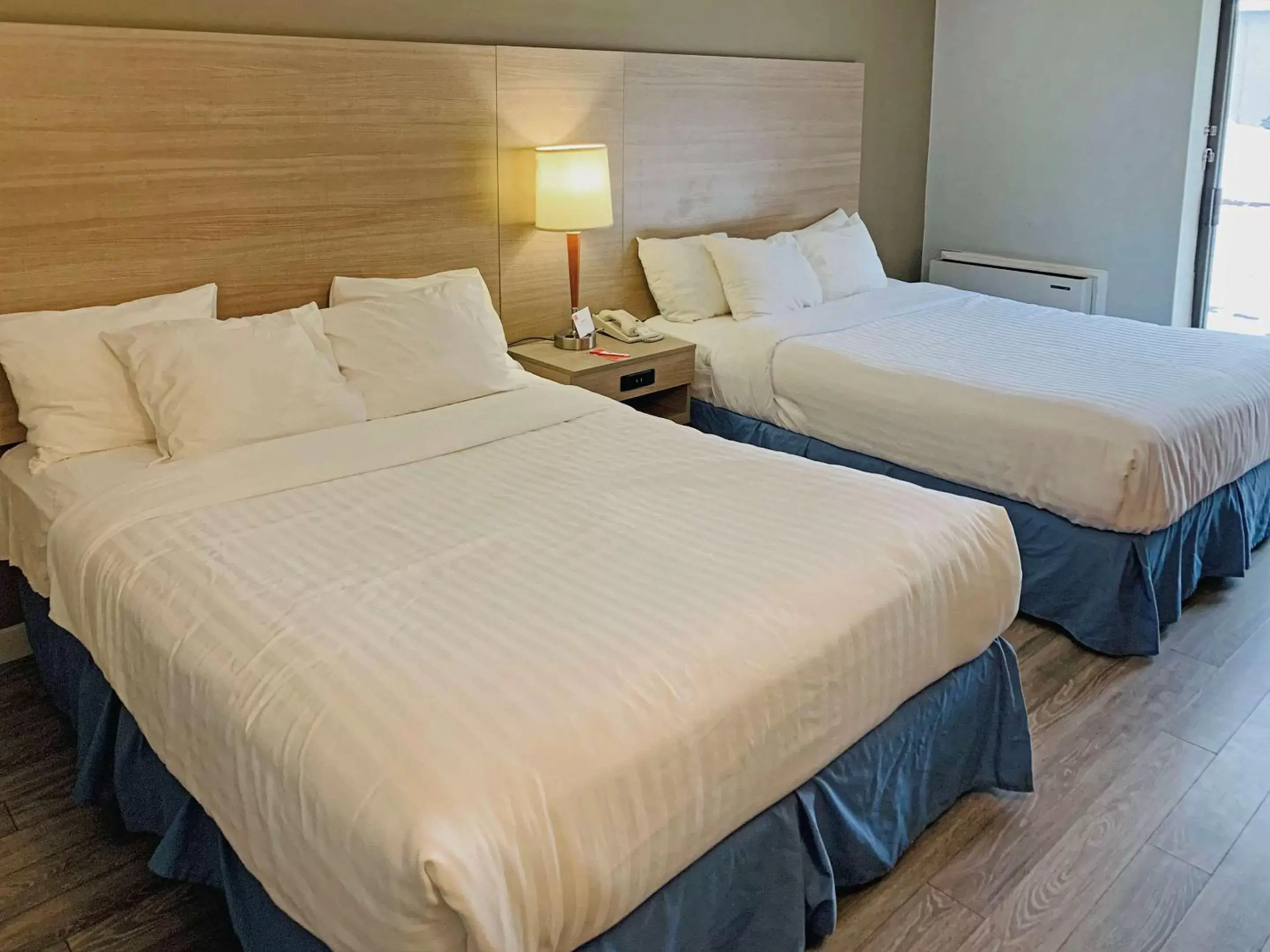 Room with Two Double Beds - Second Floor in Econo Lodge Airport Quebec Room with Two Double Beds - Second Floor in Econo Lodge Airport Quebec