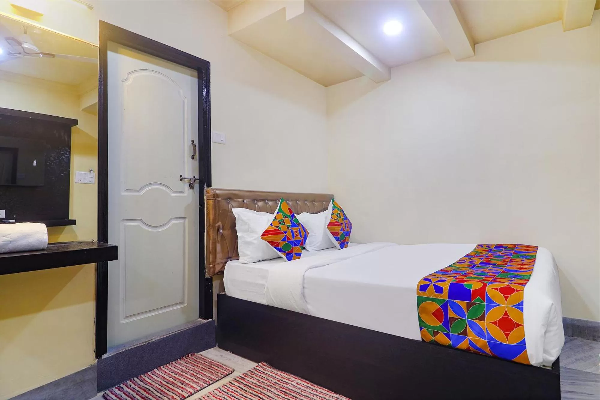 Photo of the whole room, Bed in FabHotel Fortune Grand - Nr Lakdikapul Metro Station