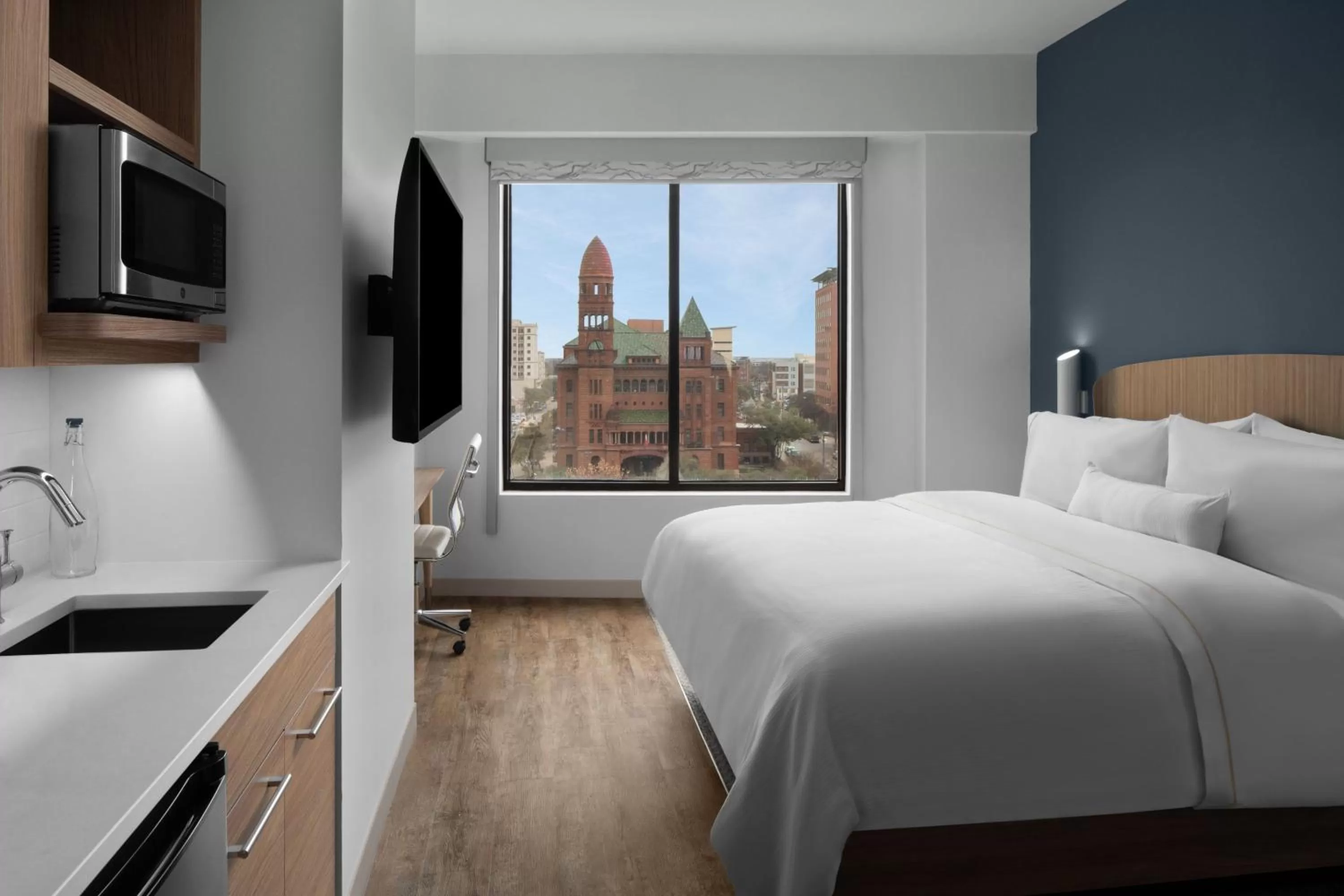 Photo of the whole room, Bed in Element San Antonio Riverwalk