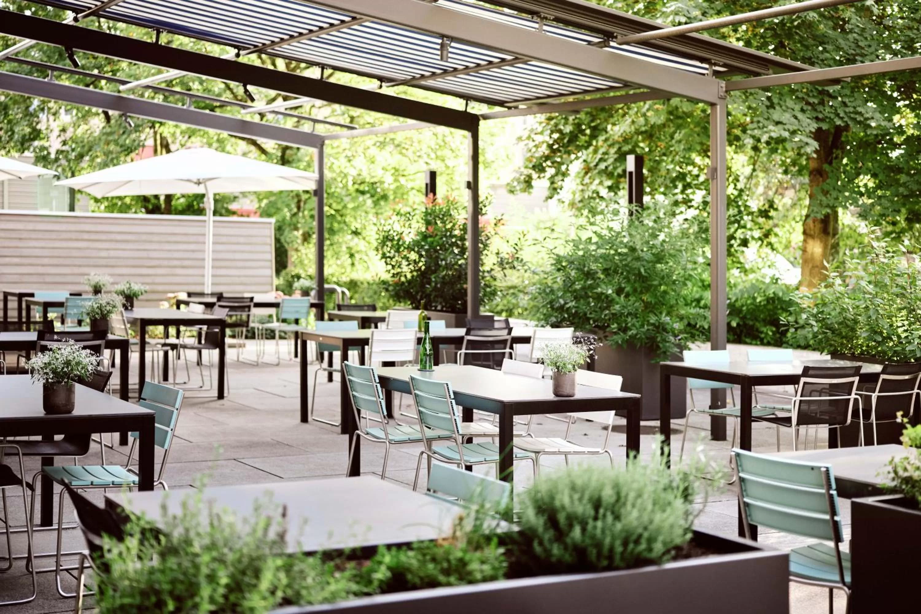 Restaurant/places to eat in Newstar Hotel (Free Parking)