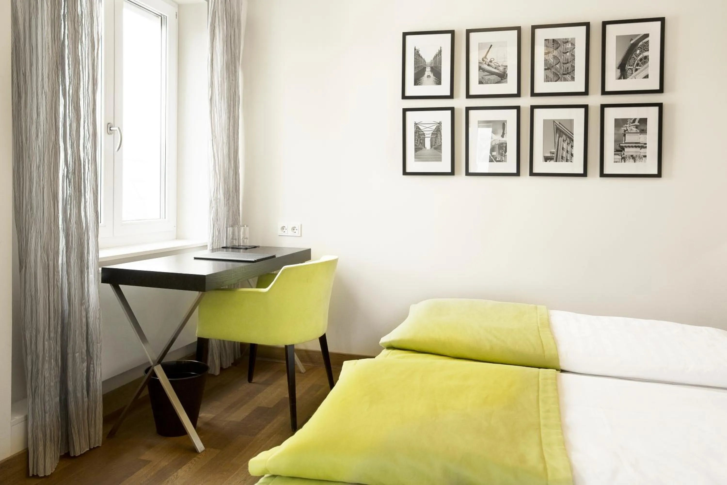 Photo of the whole room in Hotel Hamburger Hof