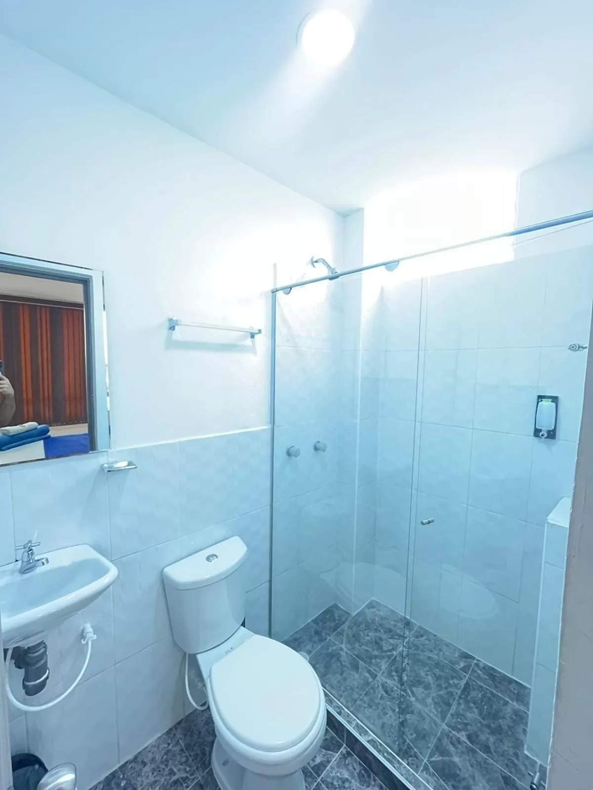 Shower in Hotel Cafe Estrella