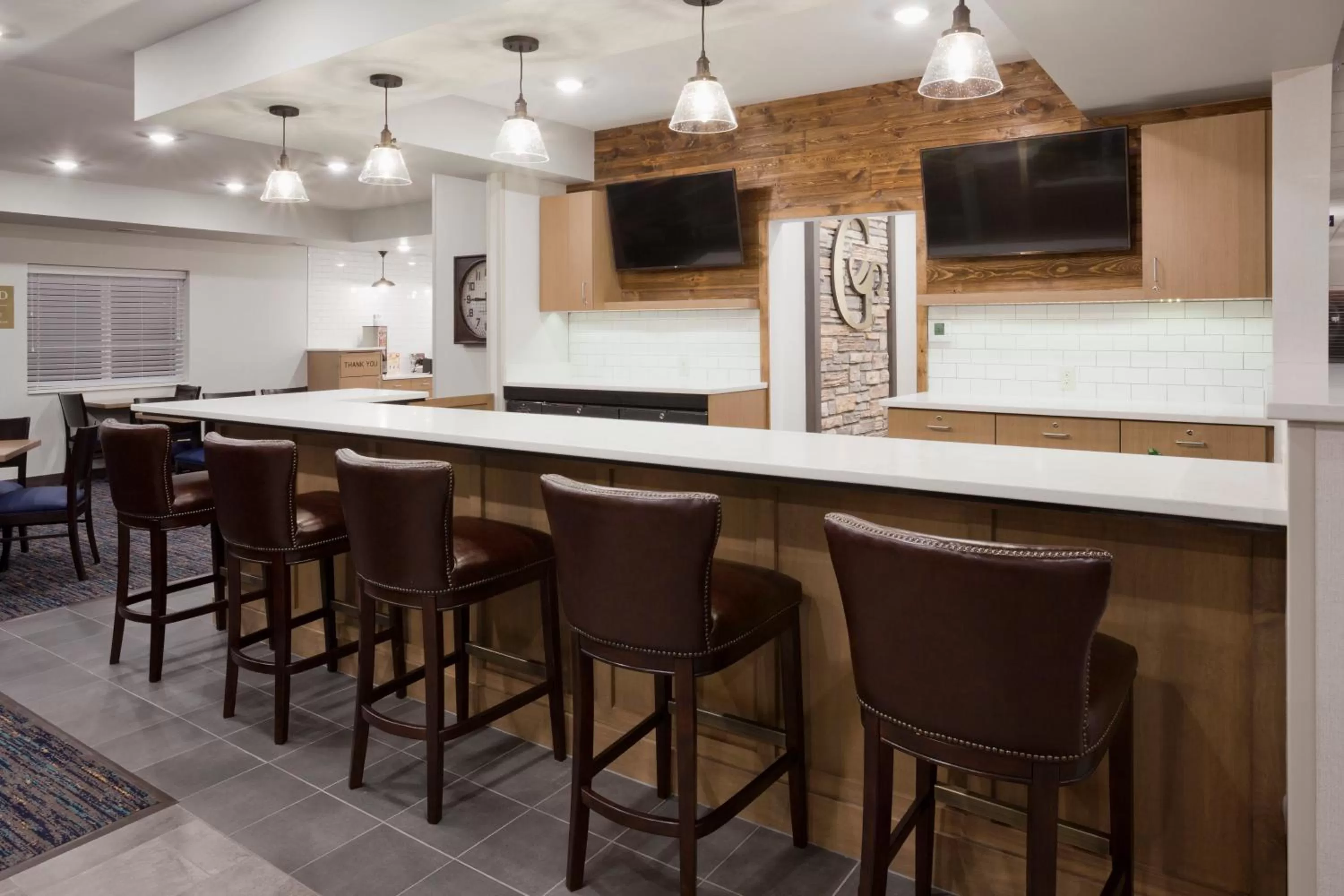 Communal lounge/ TV room in GrandStay Hotel & Suites