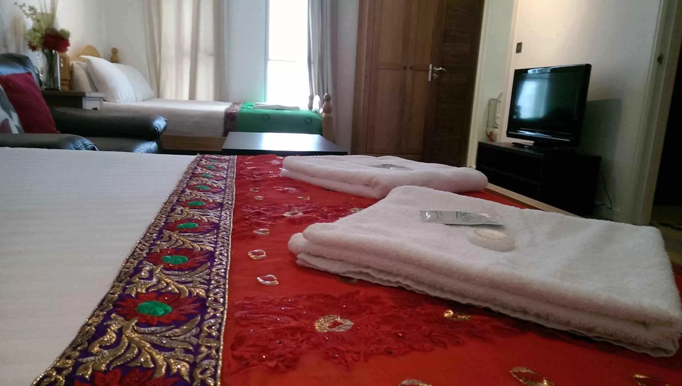 Bedroom, Bed in Islington Inn