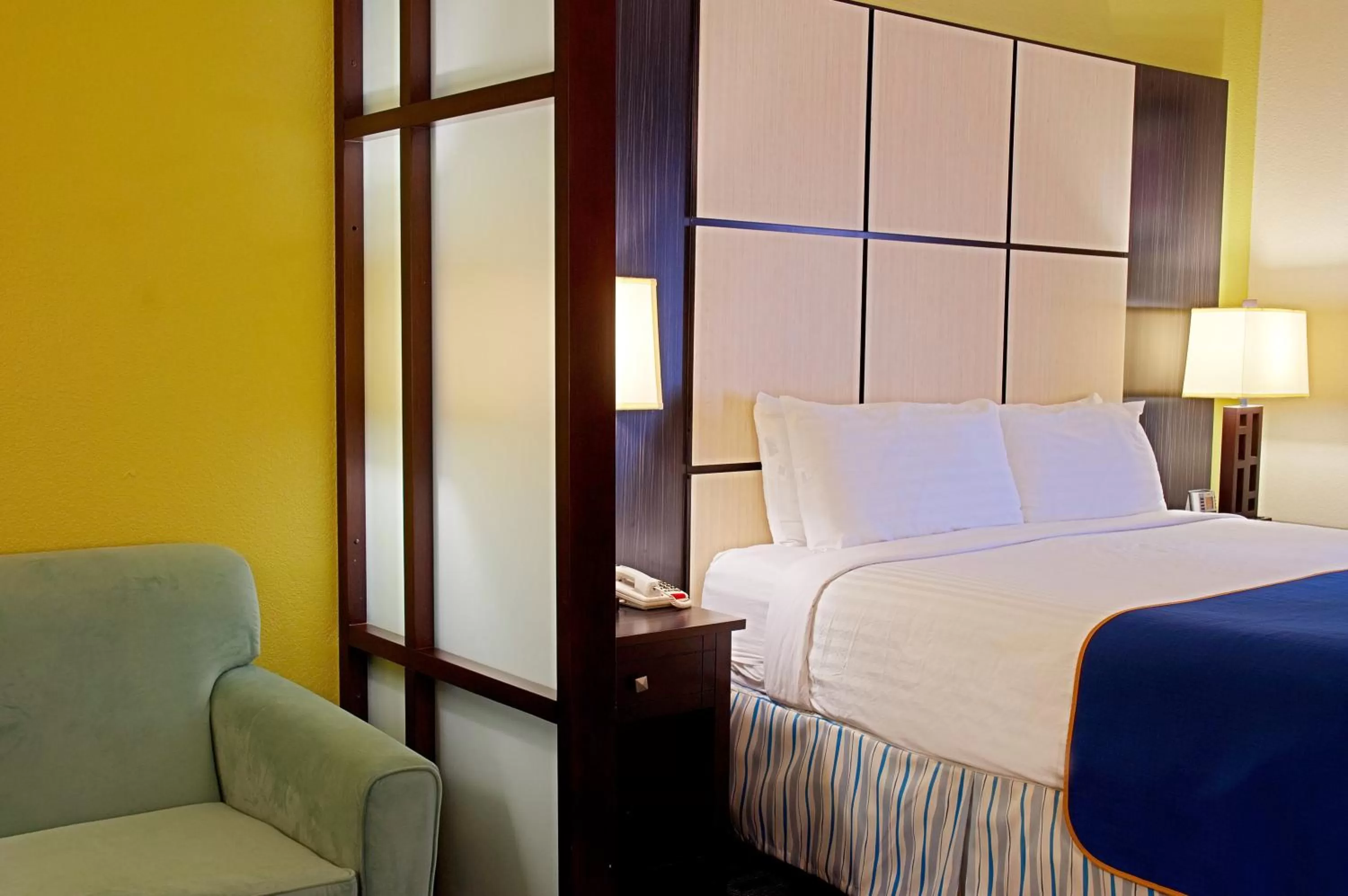 Bed in Super 8 by Wyndham Irving/DFW Apt/North