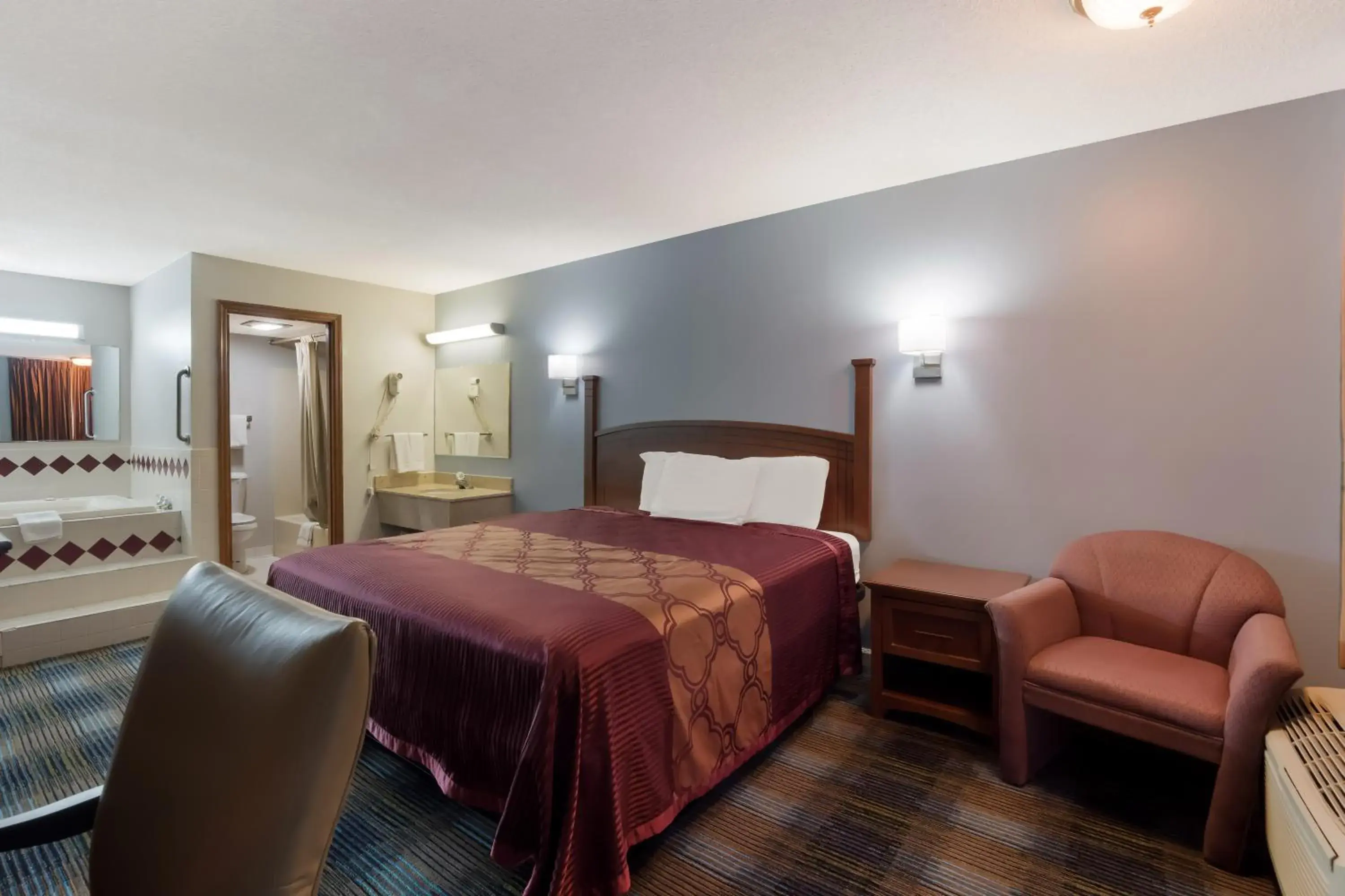 King Room with Tub - Non Smoking in Rodeway Inn Augusta West King Room with Tub - Non Smoking in Rodeway Inn Augusta West