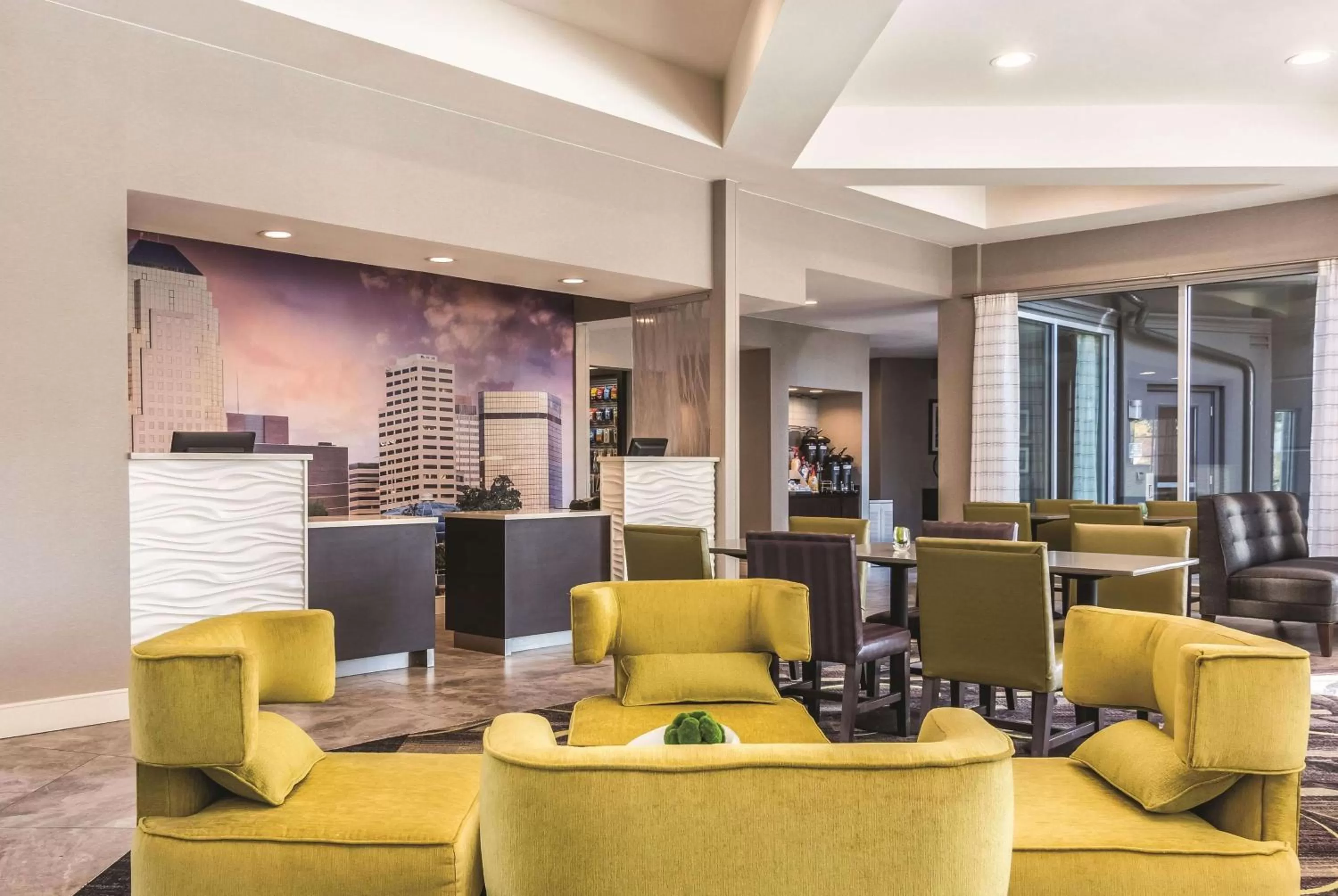 Lobby or reception in La Quinta by Wyndham Shreveport Airport