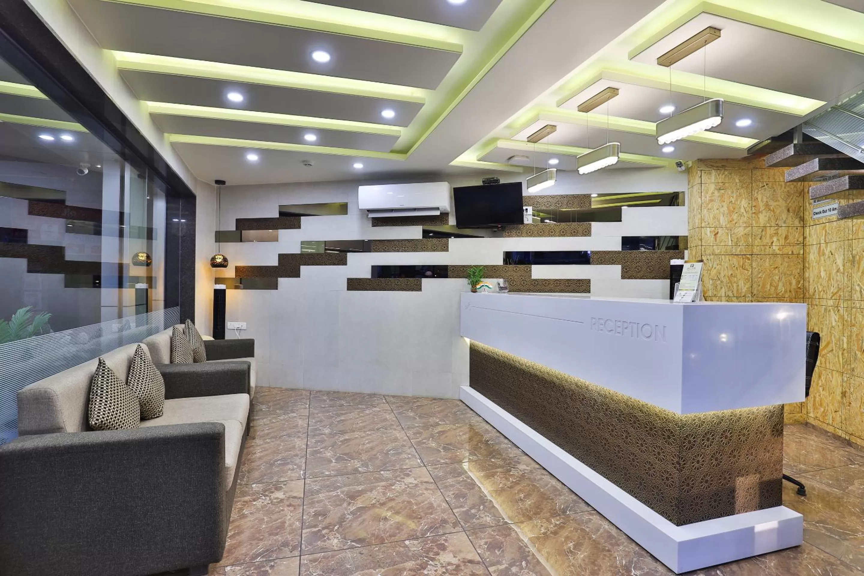 Lobby or reception in Hotel Pearl