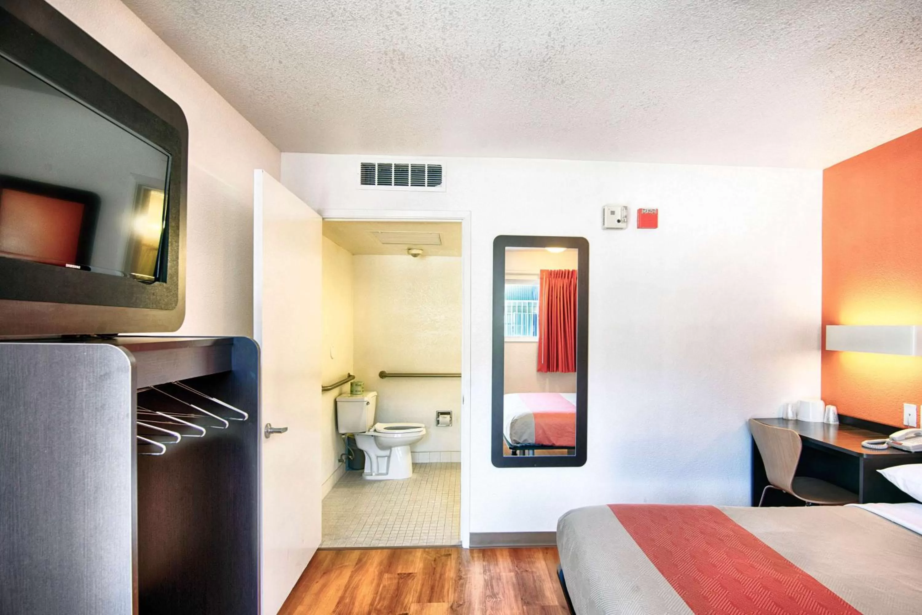 Bedroom, Bed in Motel 6-Mammoth Lakes, CA