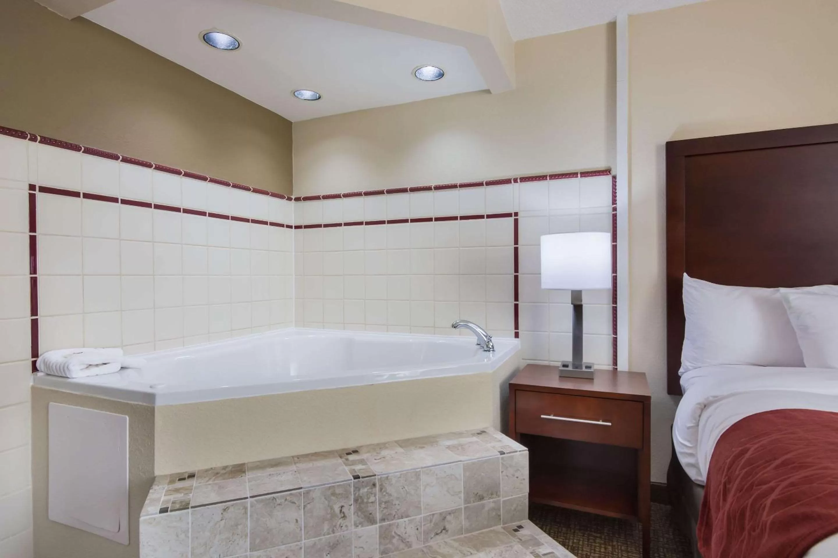 Photo of the whole room, Bed in Comfort Inn Kings Mountain