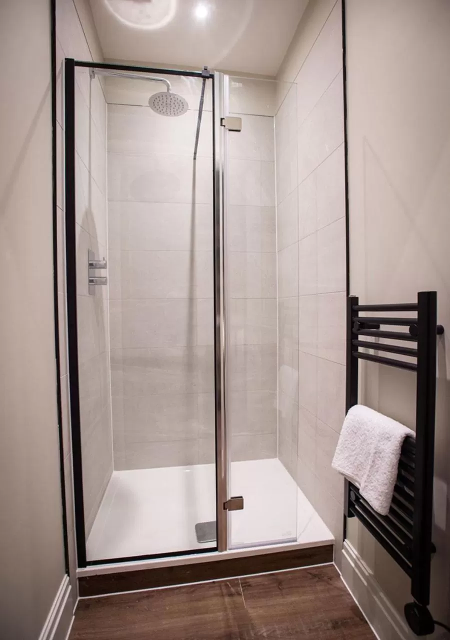 Shower in The Gresham Aparthotel