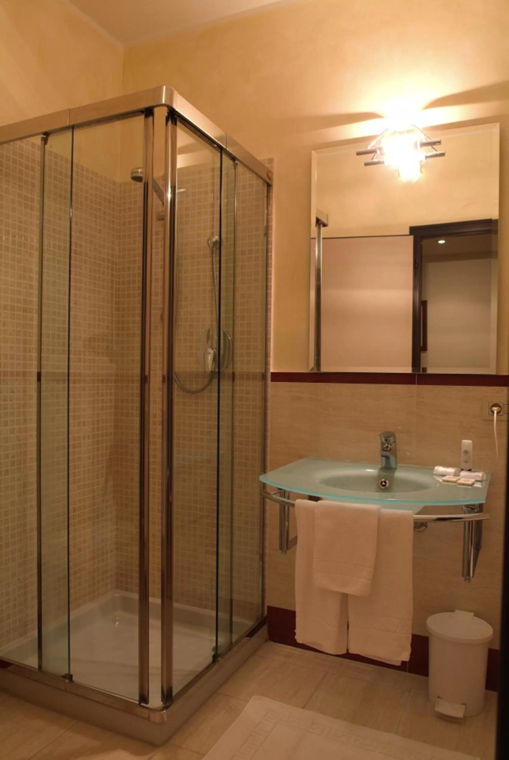 Shower in Hotel Globo