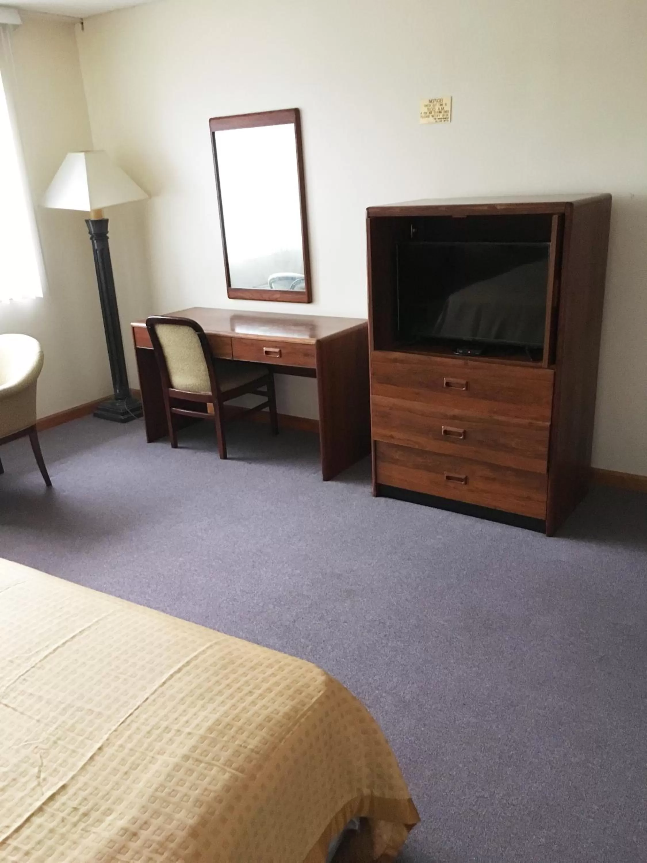 TV and multimedia, Bed in Village Motel