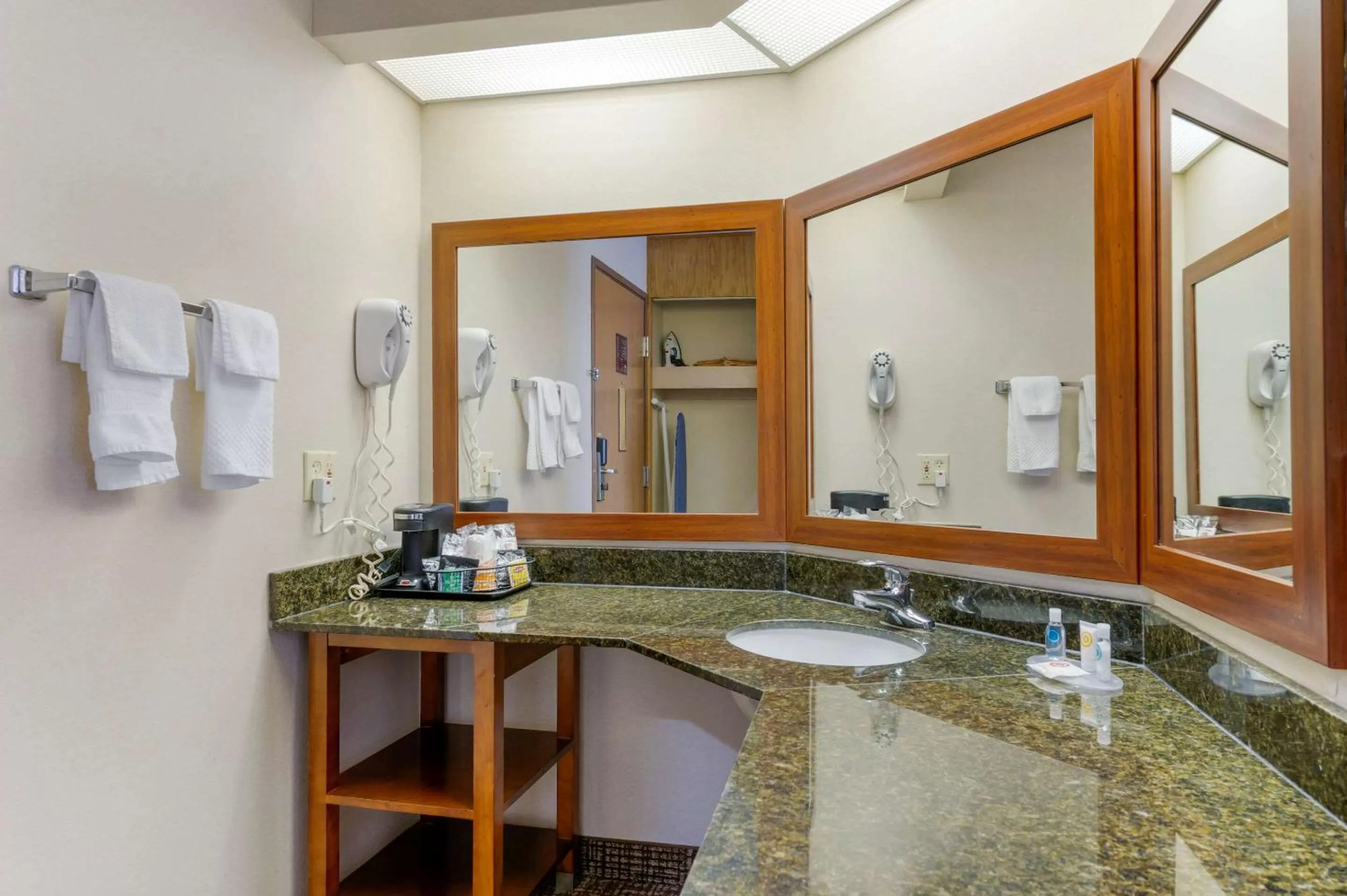 Bathroom in Comfort Inn Anderson South