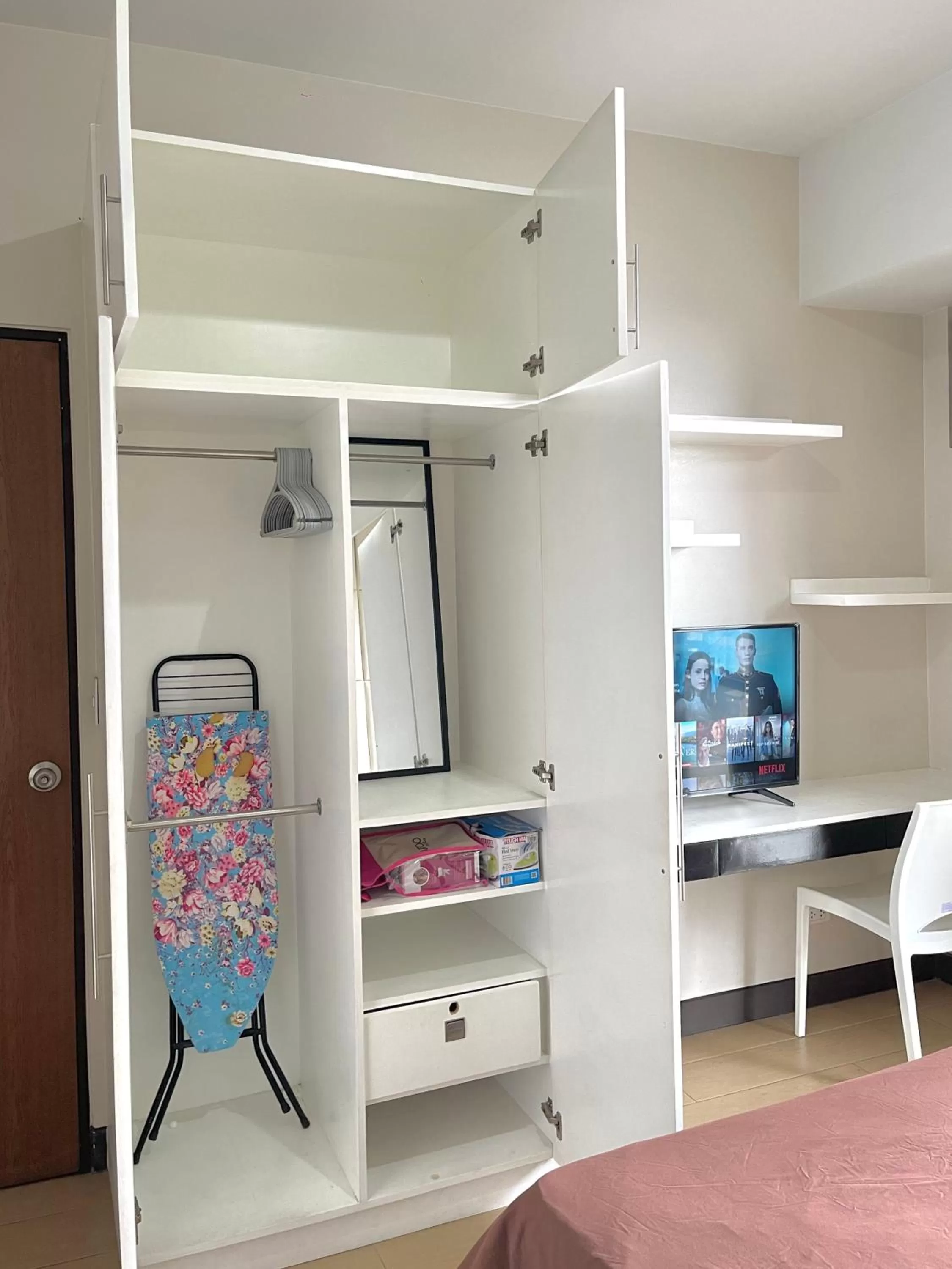 TV and multimedia, TV/Entertainment Center in Cubao, Quezon City Condo Staycation (wifi and netflix ready)