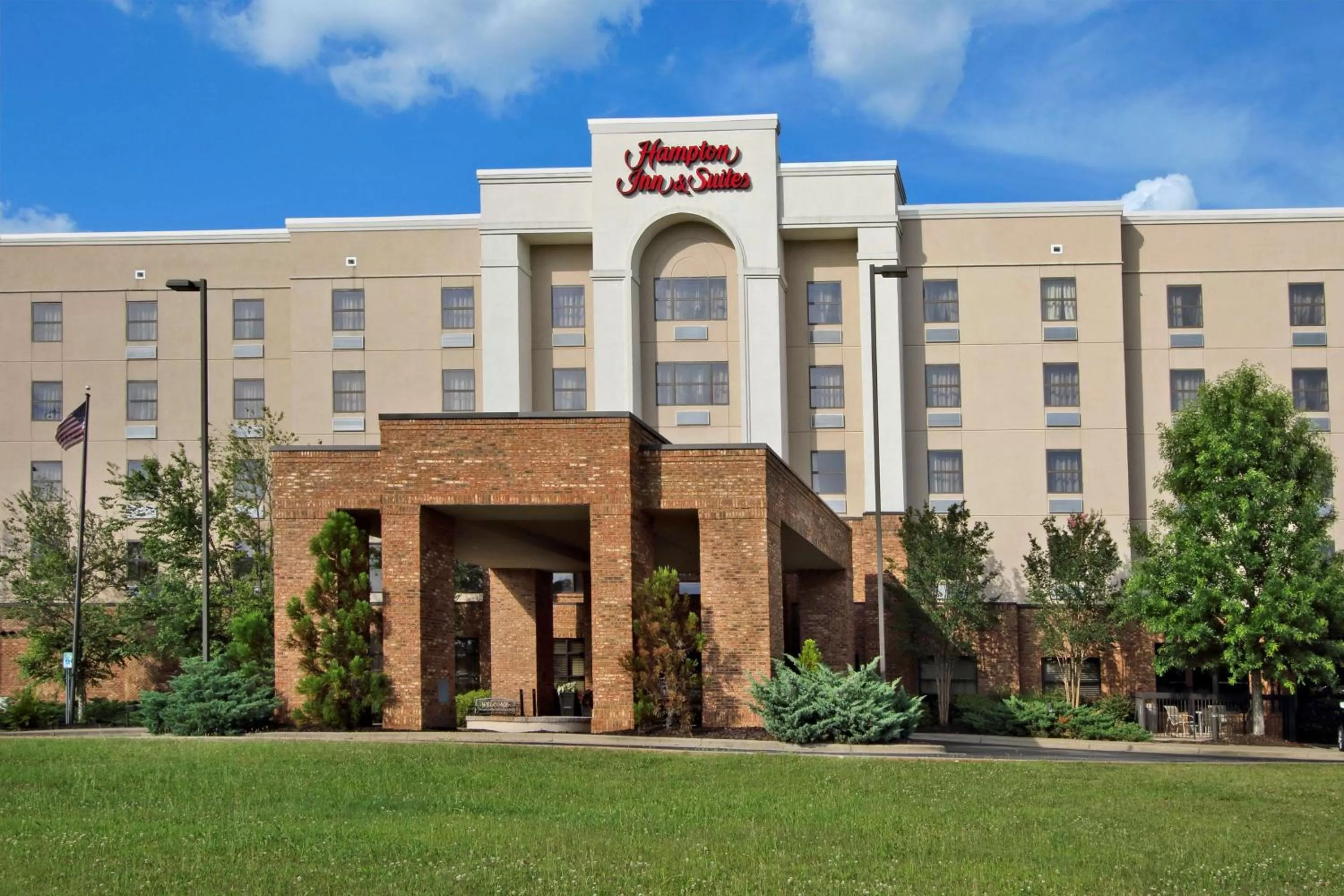 Property building in Hampton Inn & Suites-Florence Downtown