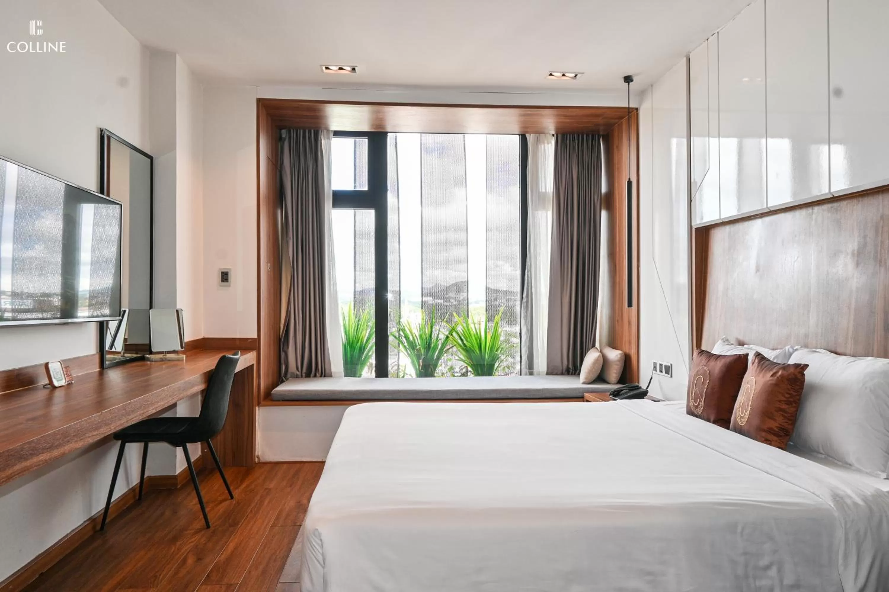 View (from property/room), Bed in Colline Dalat