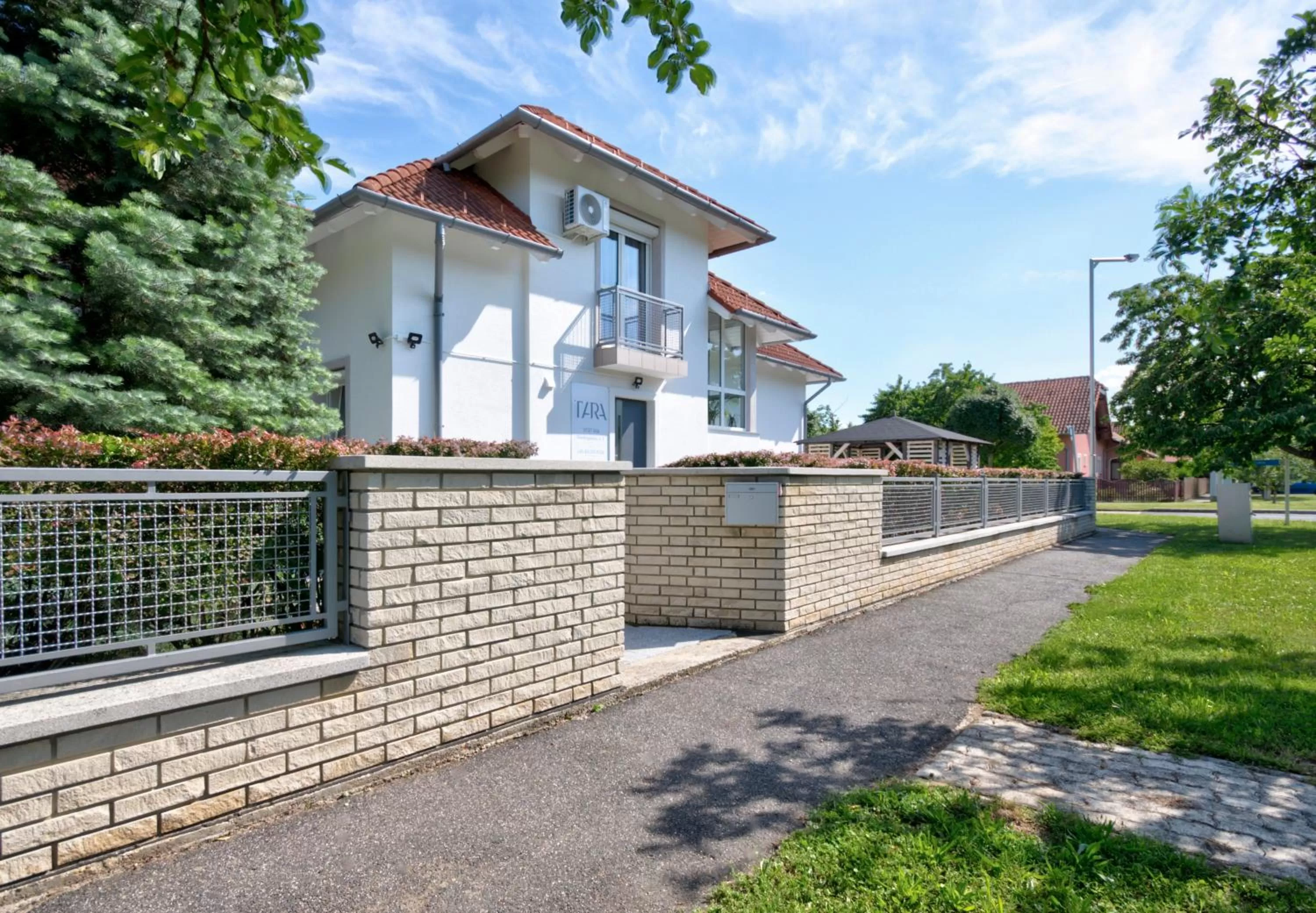 Property building in Villa Tara Bük