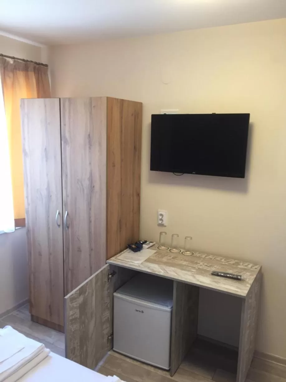 TV/Entertainment Center in Family Hotel Malibu