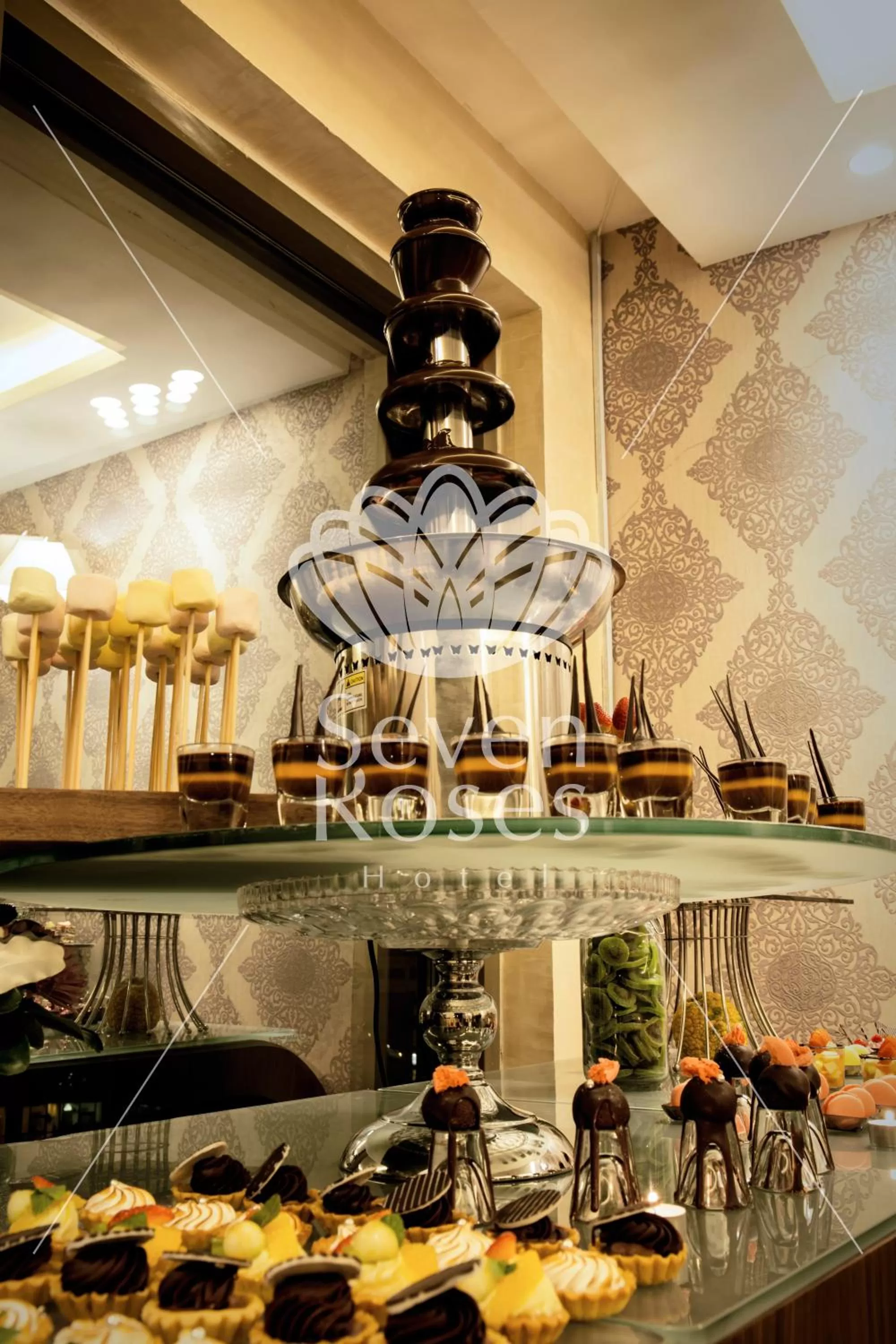 Food and drinks in Seven Roses Hotel