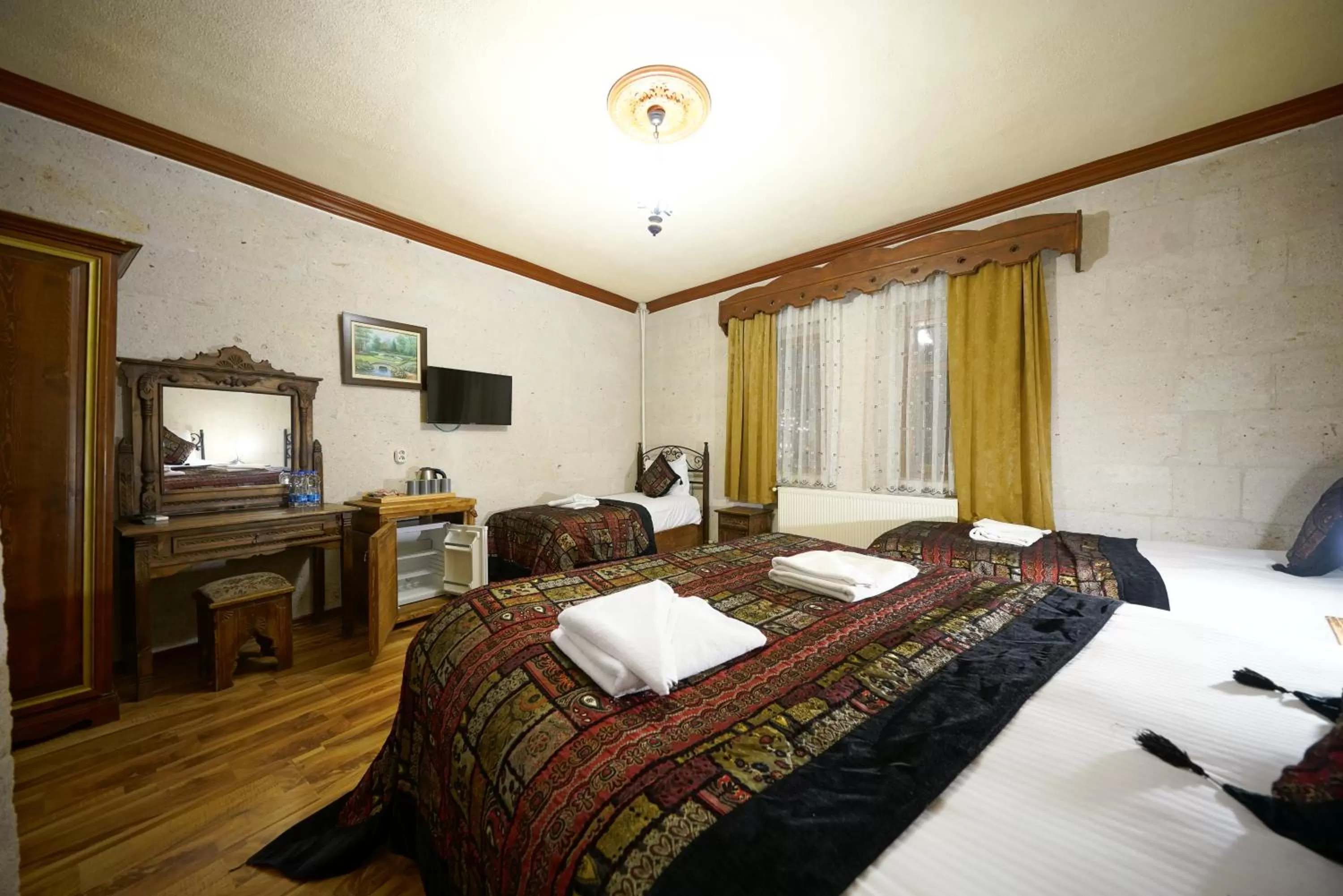 Bedroom, Bed in Arch Palace