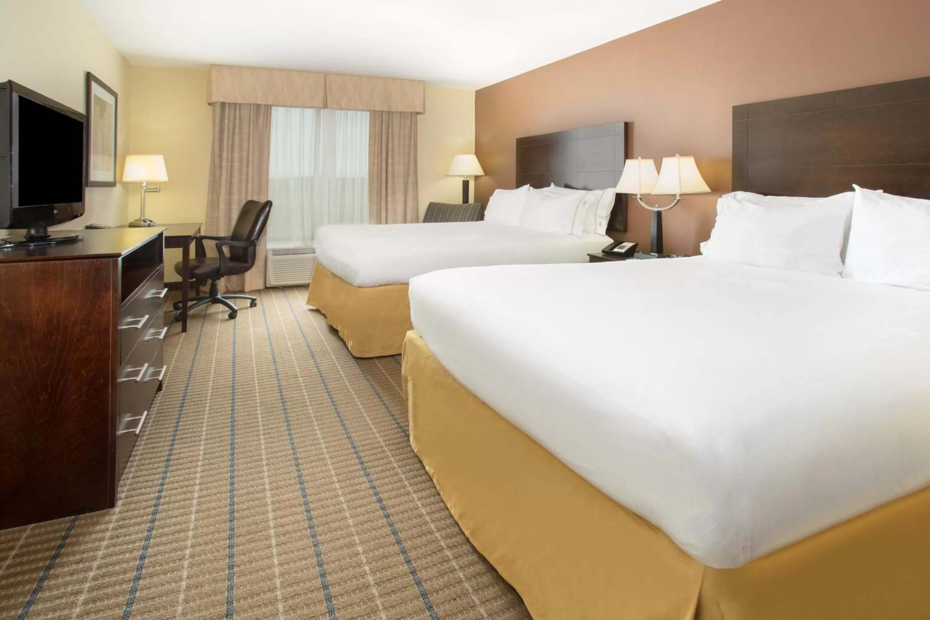 Queen Room with Two Queen Beds in Holiday Inn Express and Suites Hotel - Pauls Valley, an IHG Hotel