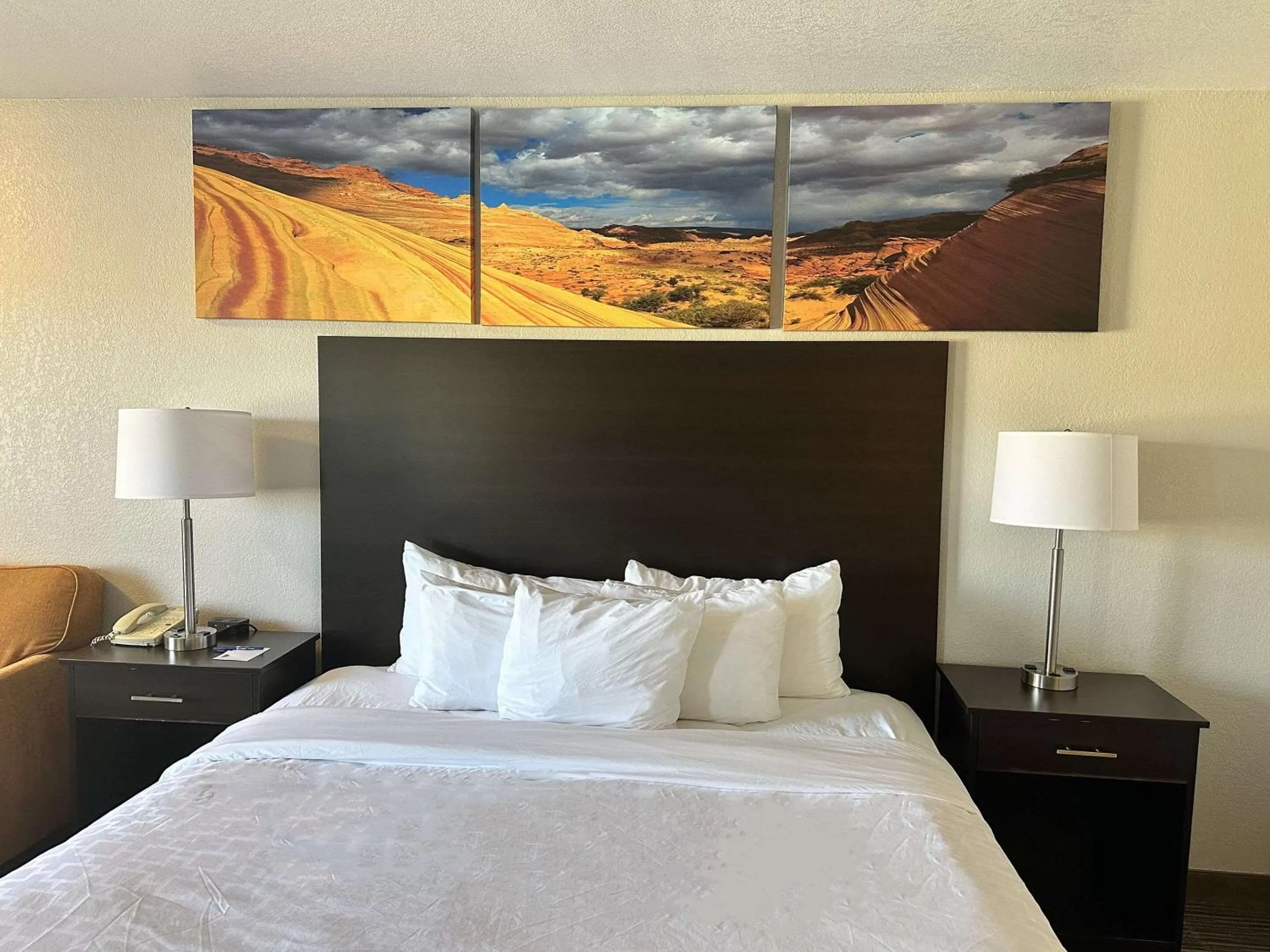 Bedroom, Bed in Clarion Pointe Winslow I-40