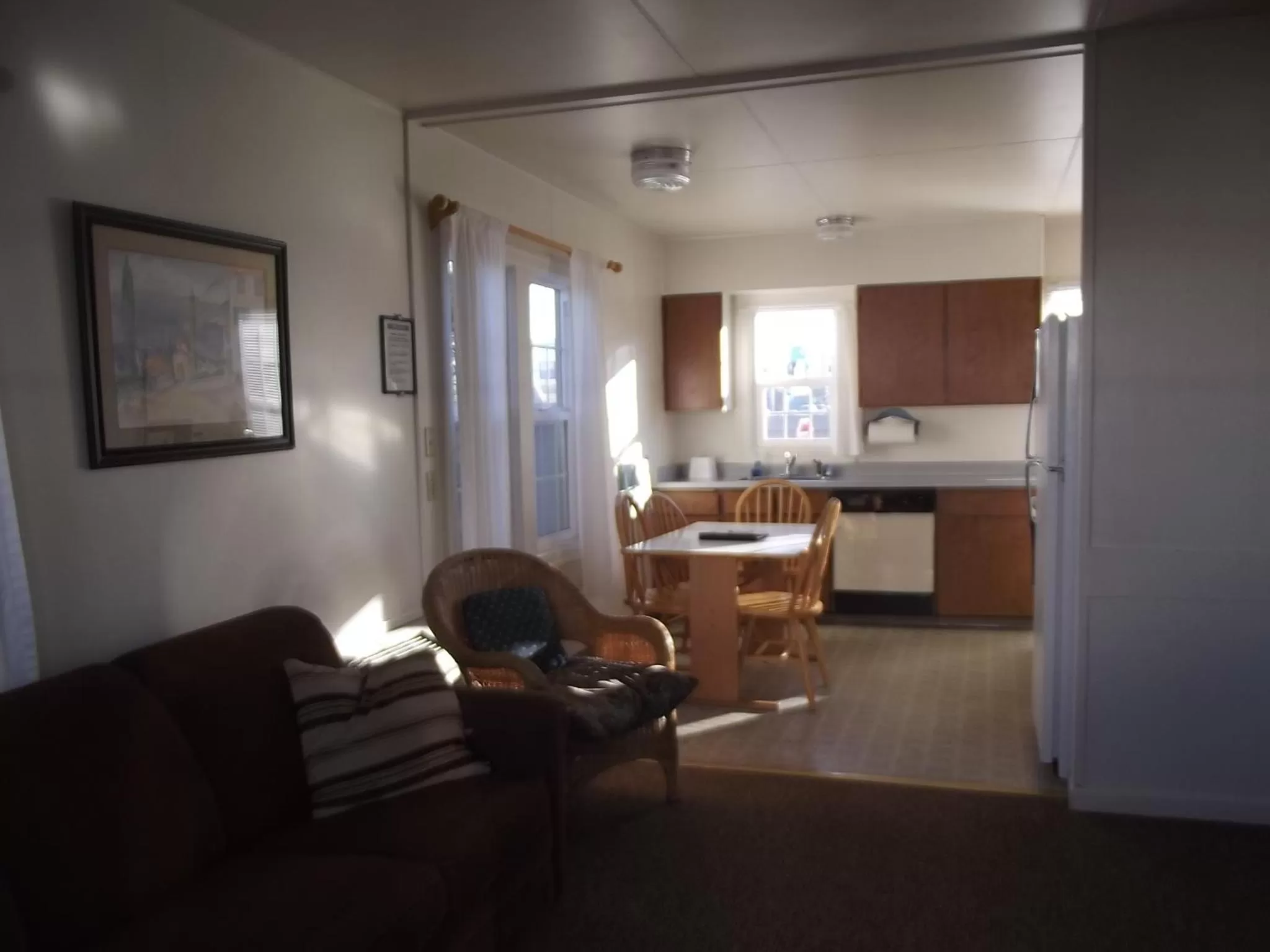 Kitchen or kitchenette, Seating Area in Hillcrest Inn