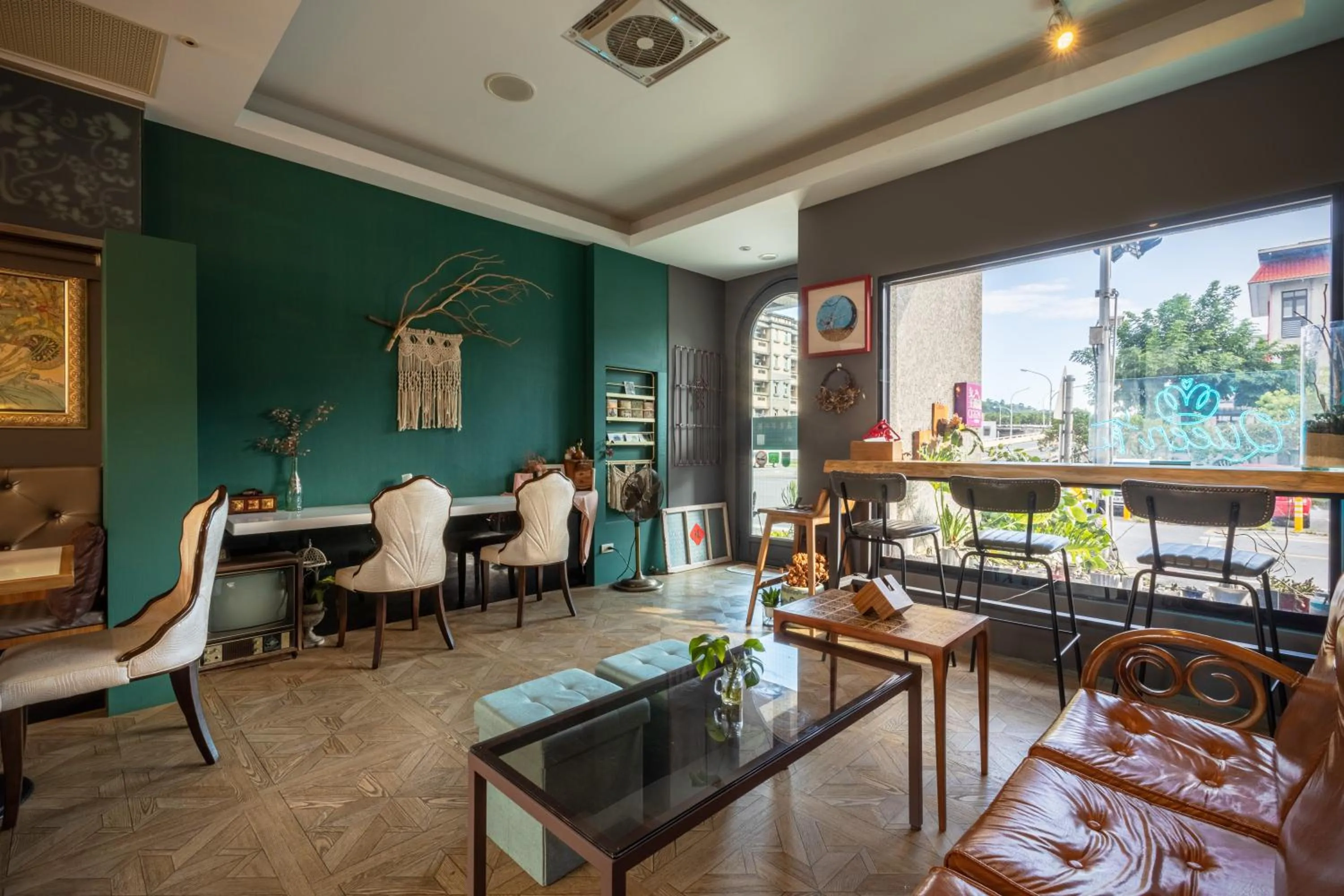 Restaurant/places to eat in Queen Love Homestay