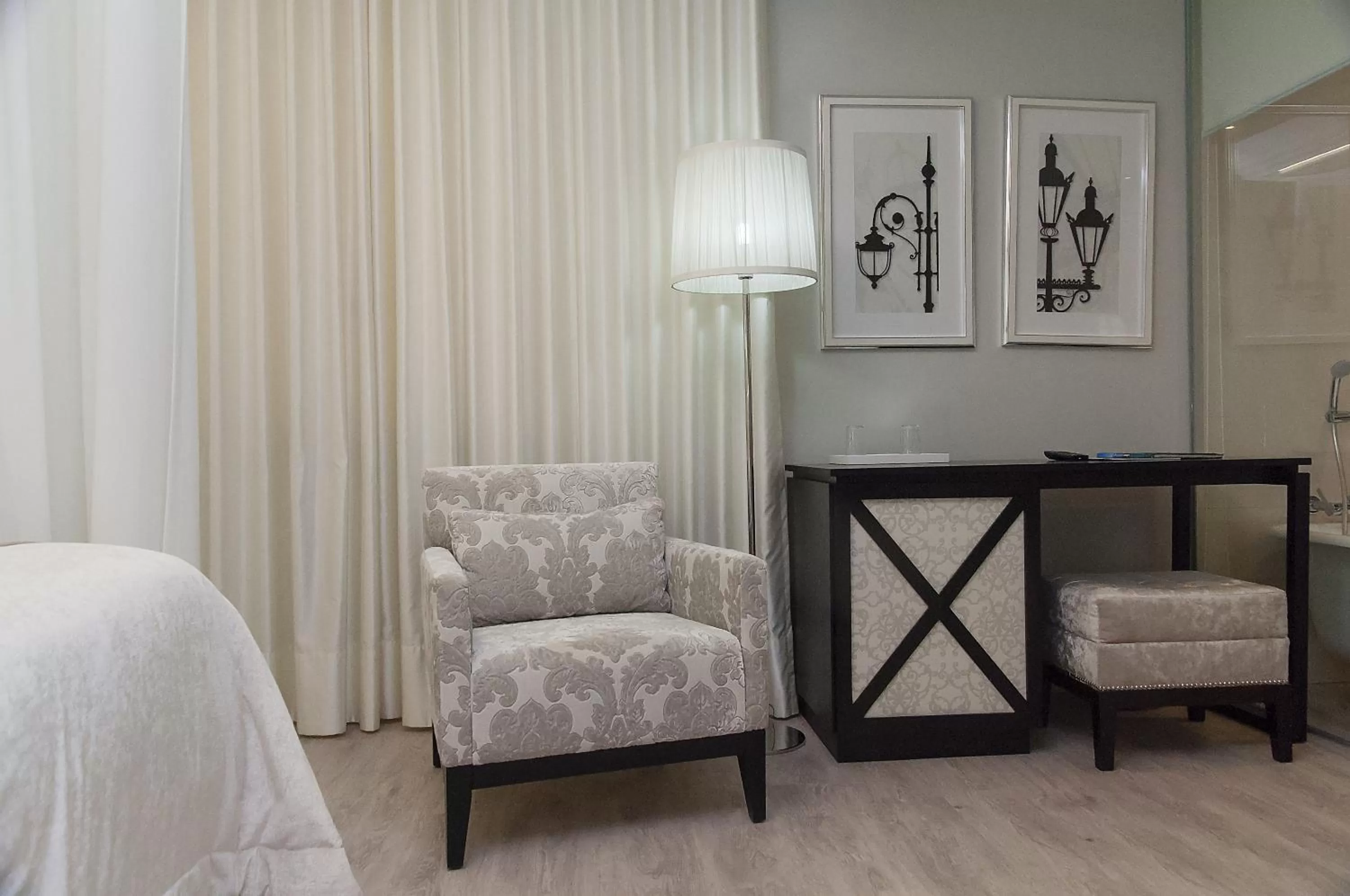 Photo of the whole room in Josefa D`Obidos Hotel