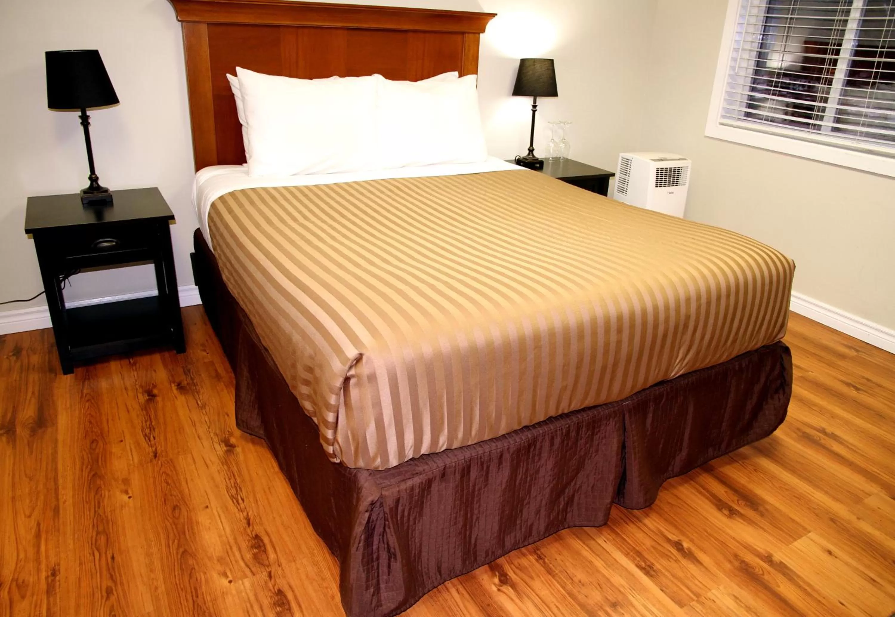 Bed in Hotel Squamish