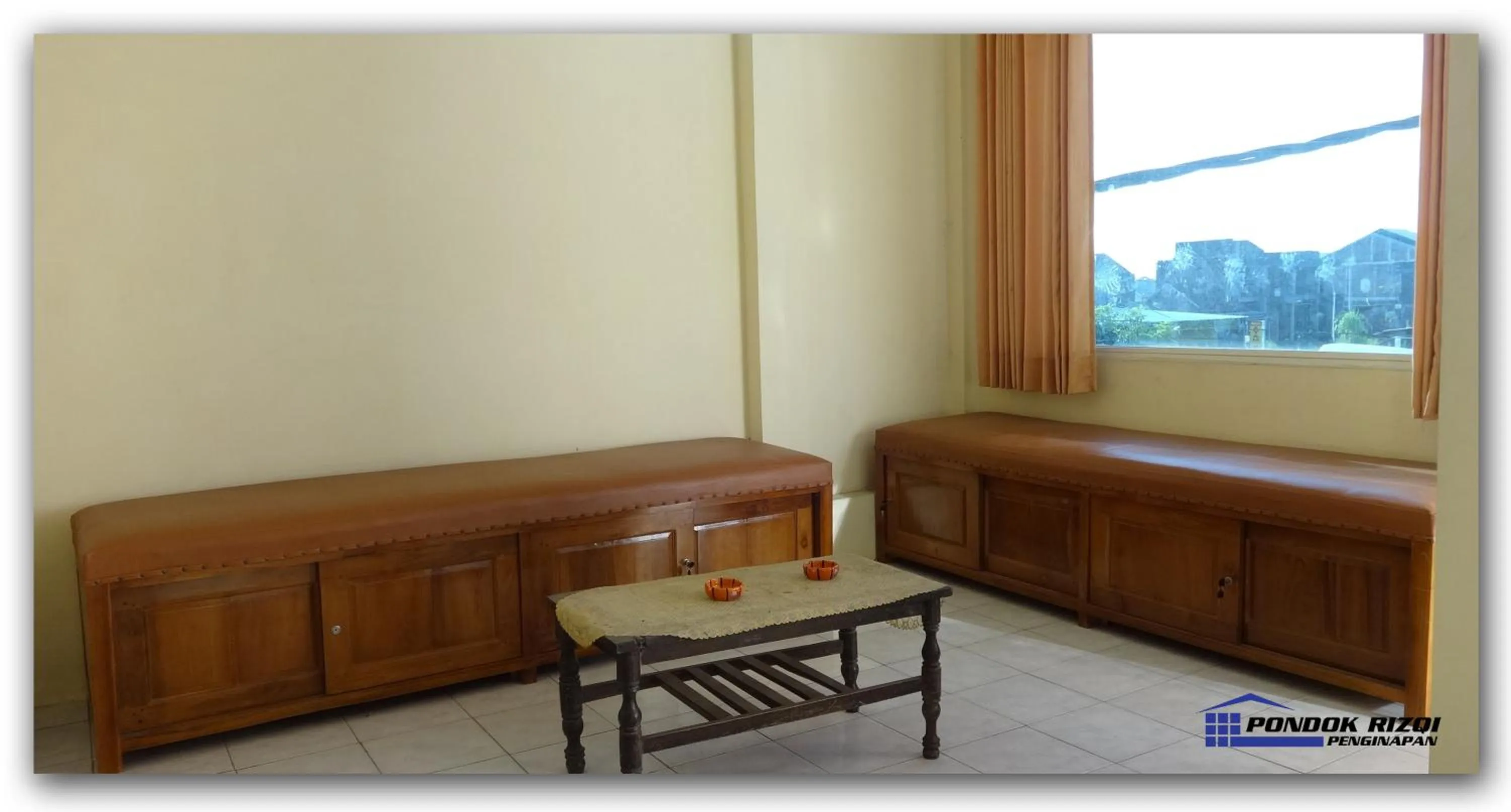 Seating area in Penginapan Pondok Rizqi Syariah