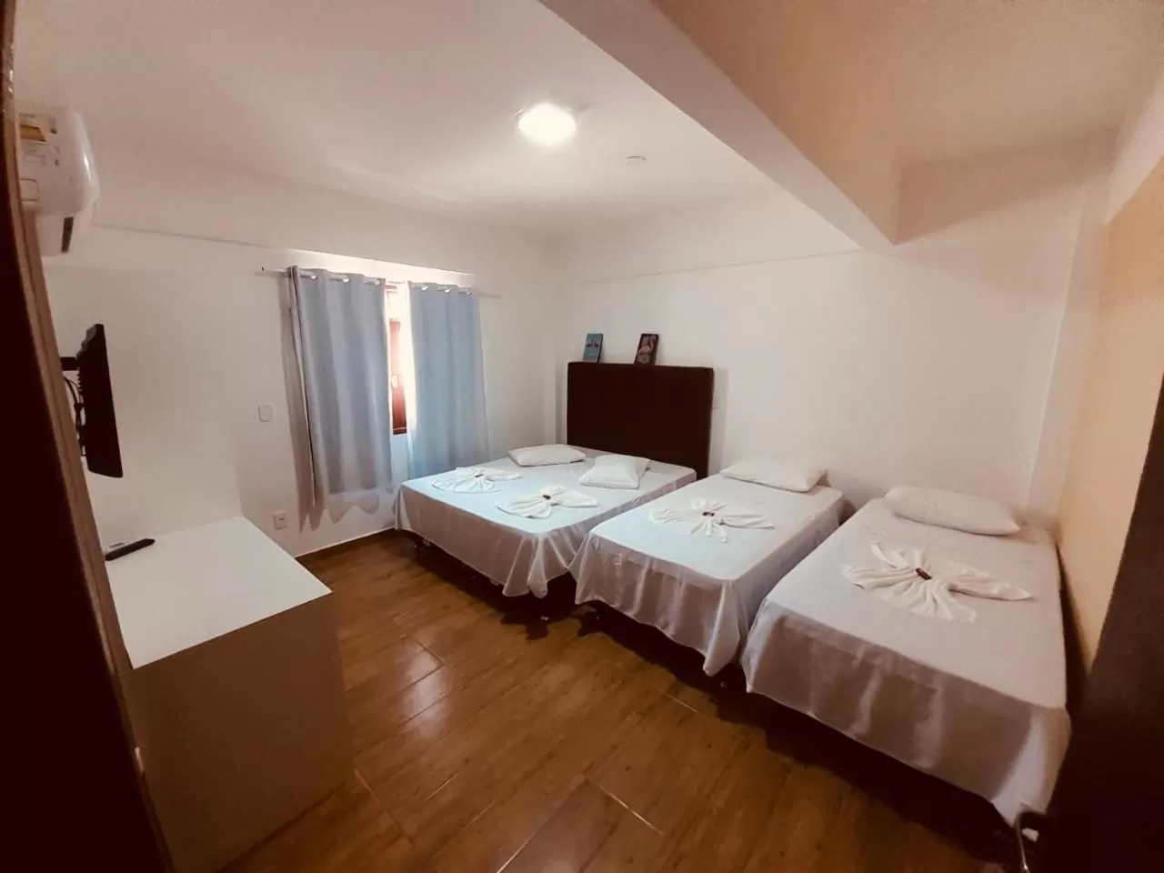 Bed in Flamingo Beach Pousada