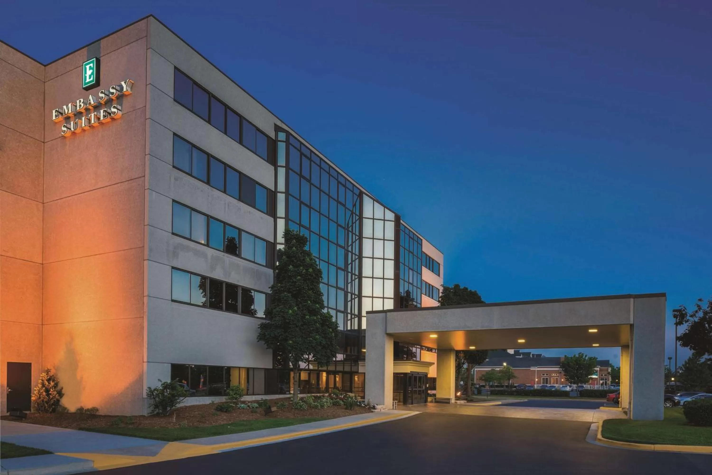 Property building in Embassy Suites by Hilton Milwaukee Brookfield