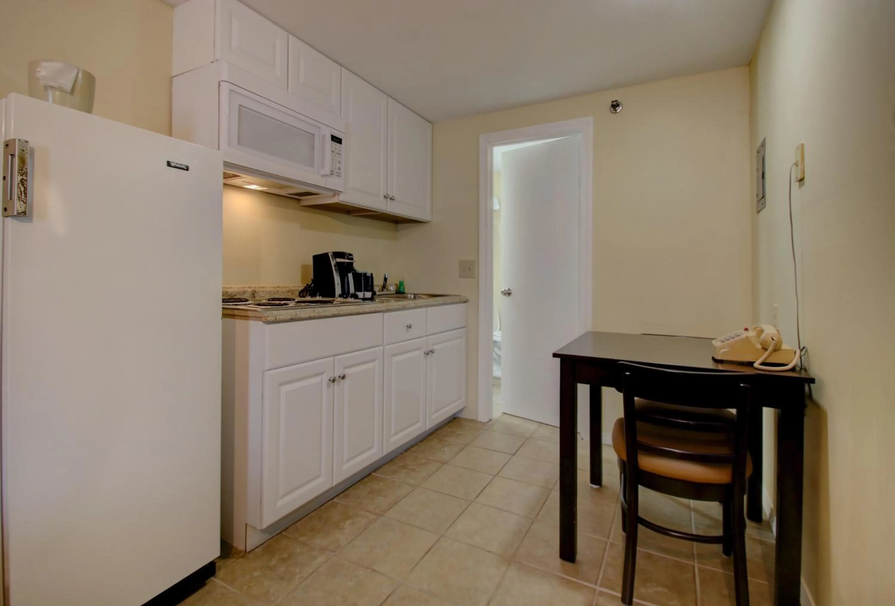 Kitchen or kitchenette in Ogunquit Tides