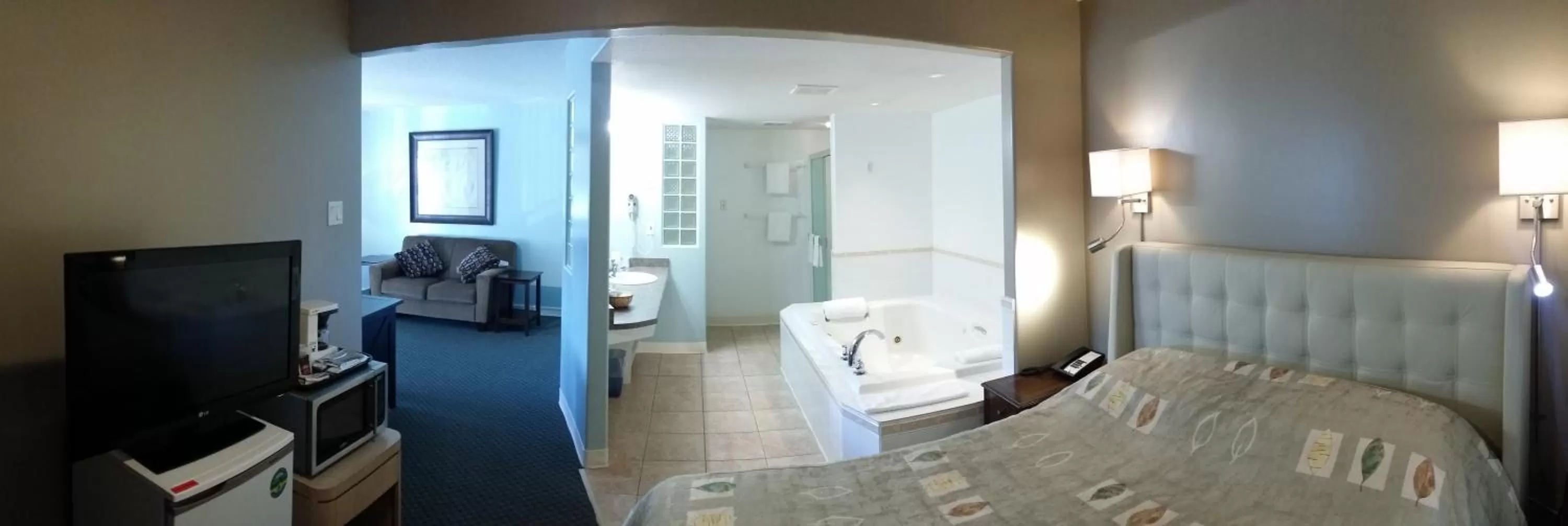 TV/Entertainment Center in Bear Country Inn