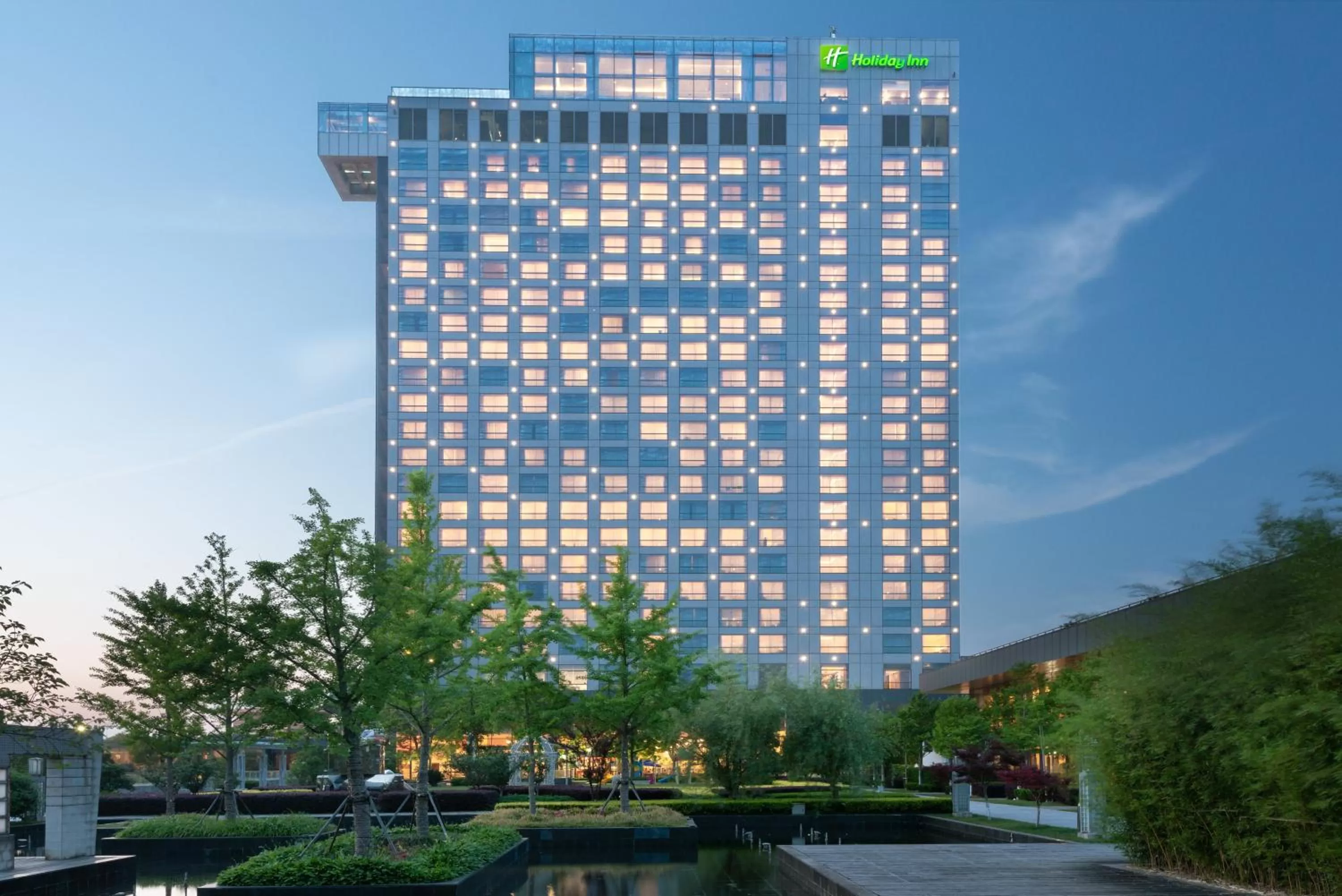 Property building in Holiday Inn Shanghai Pudong Kangqiao by IHG - Free shuttle bus to Disney land, Ins Swimming Pool