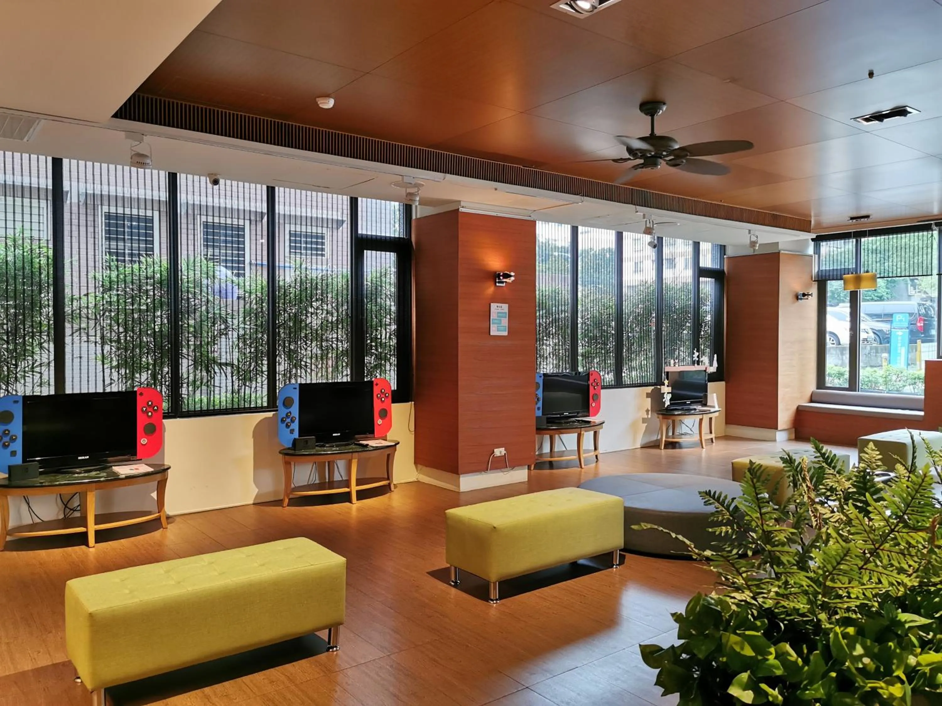Communal lounge/ TV room, Seating Area in Azure Hotel