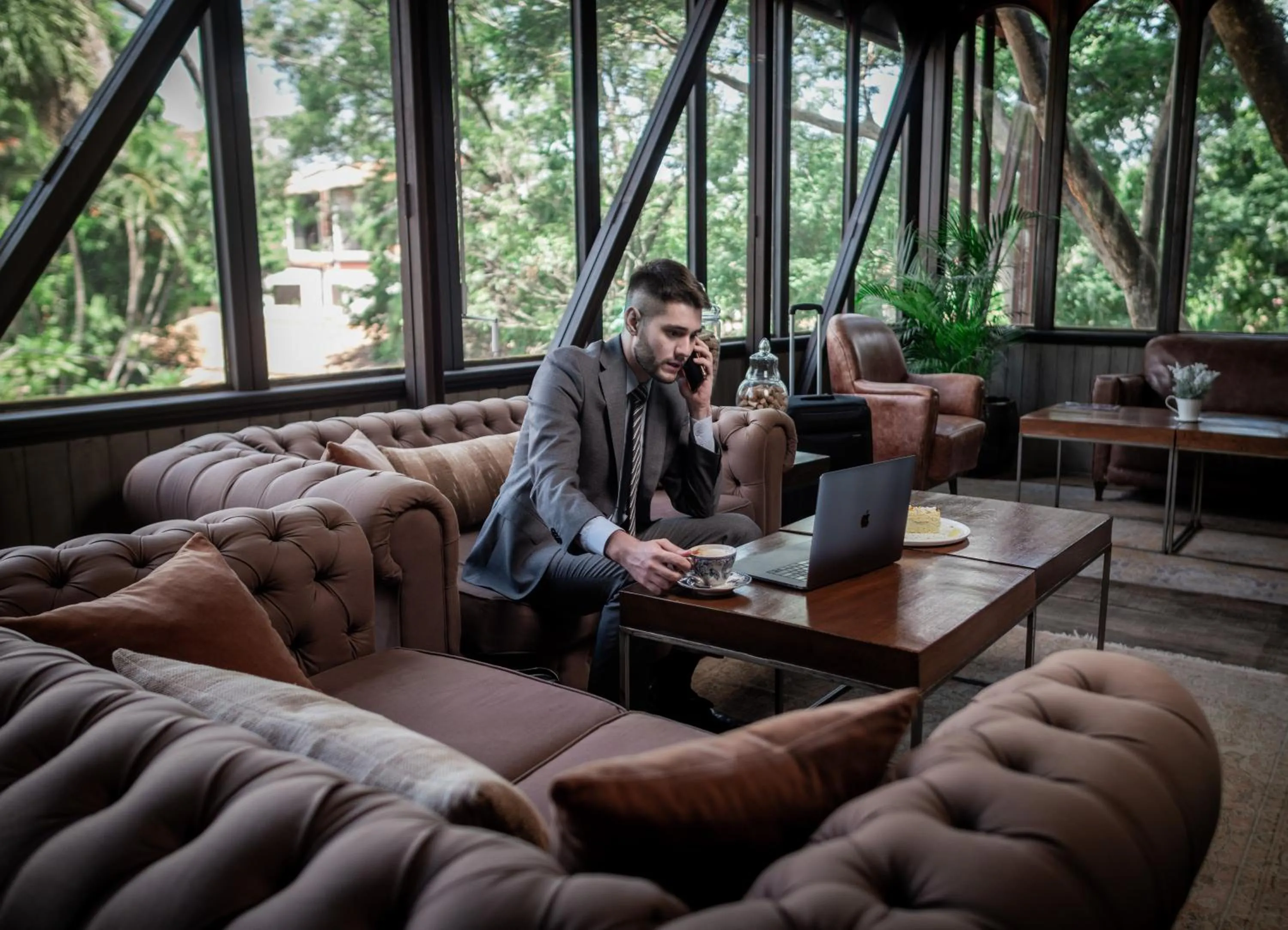 Seating area in Factoria Hotel