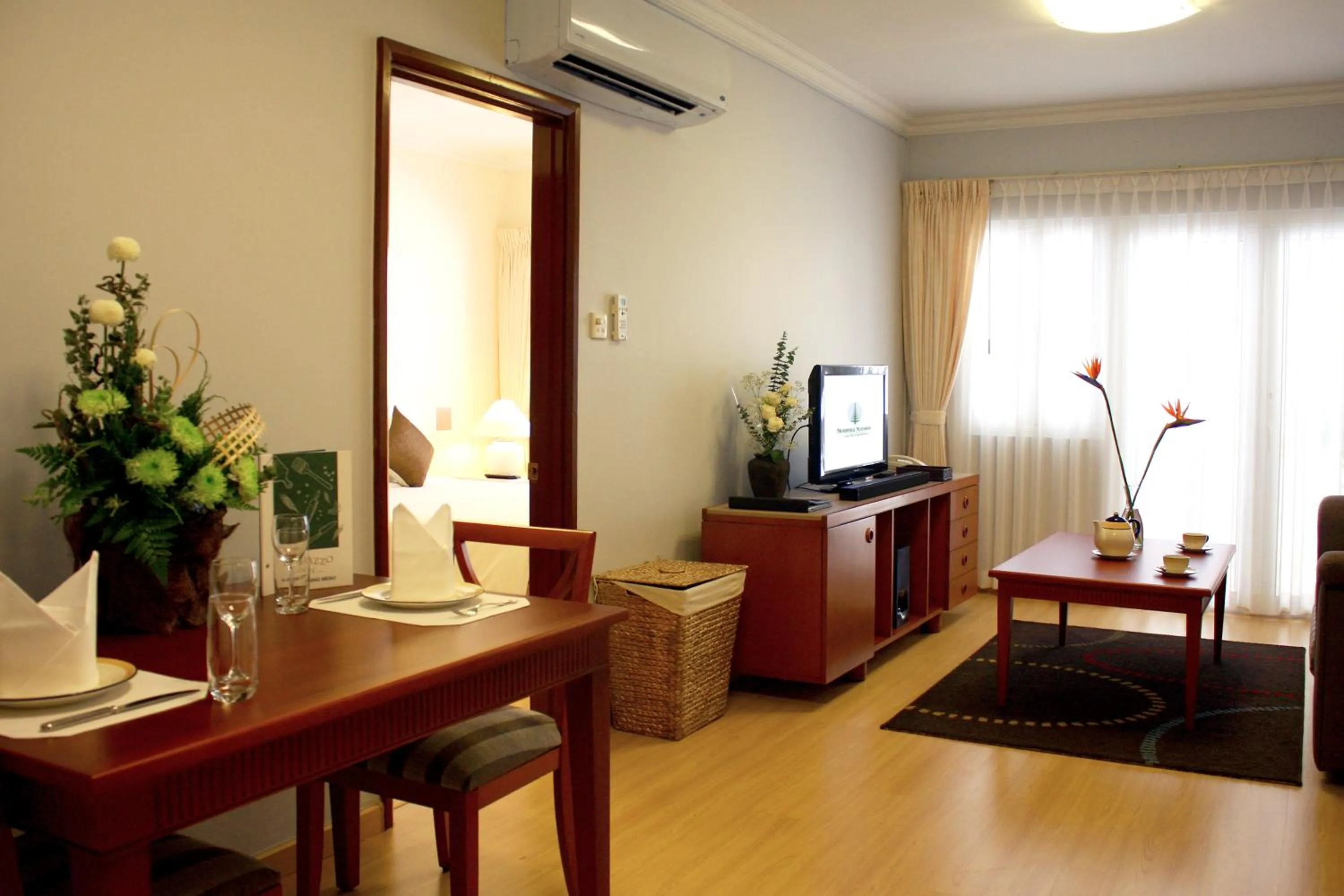 TV and multimedia in Norfolk Mansion - Luxury Serviced Apartment