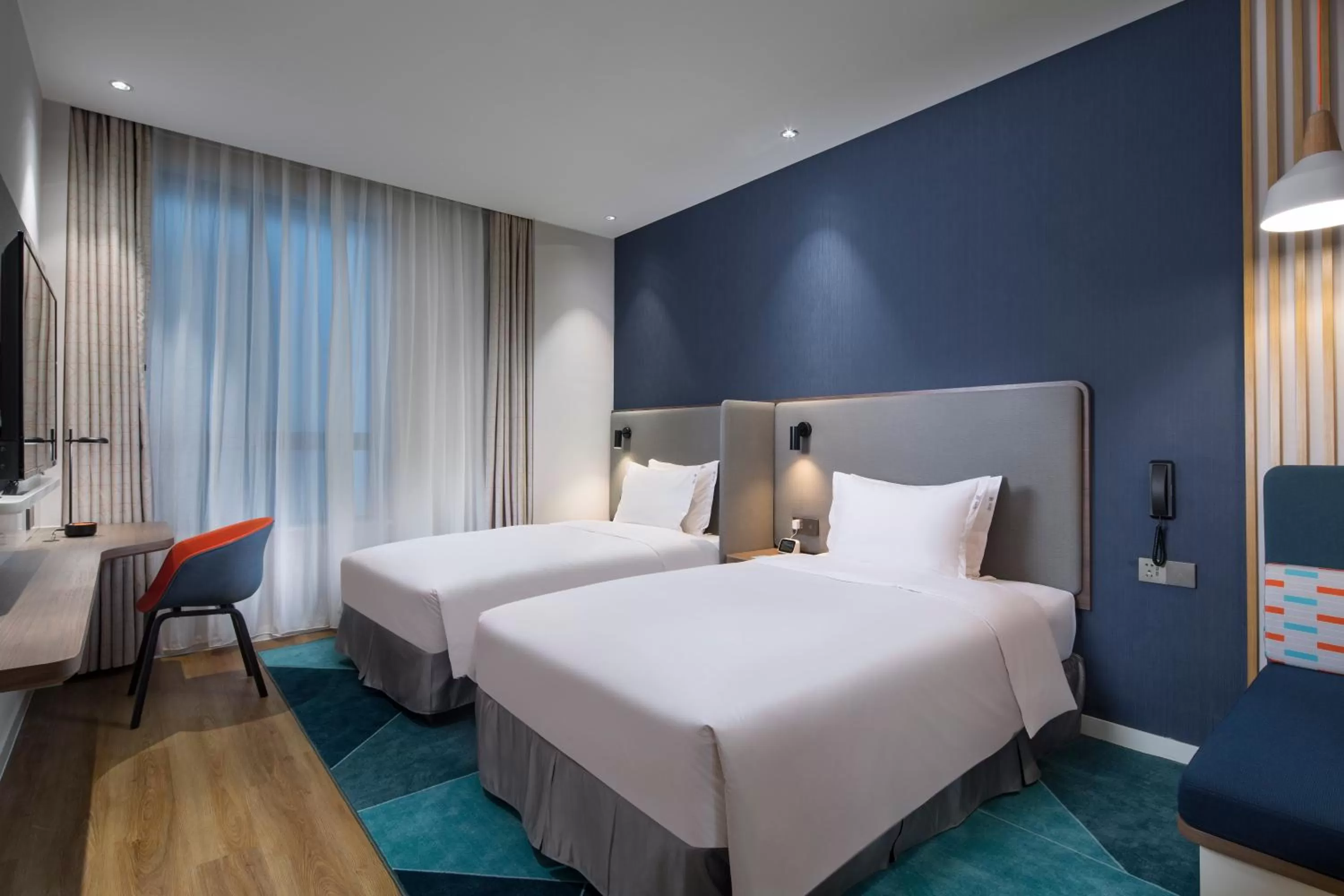 Photo of the whole room, Bed in Holiday Inn Express Shanghai Kangqiao by IHG