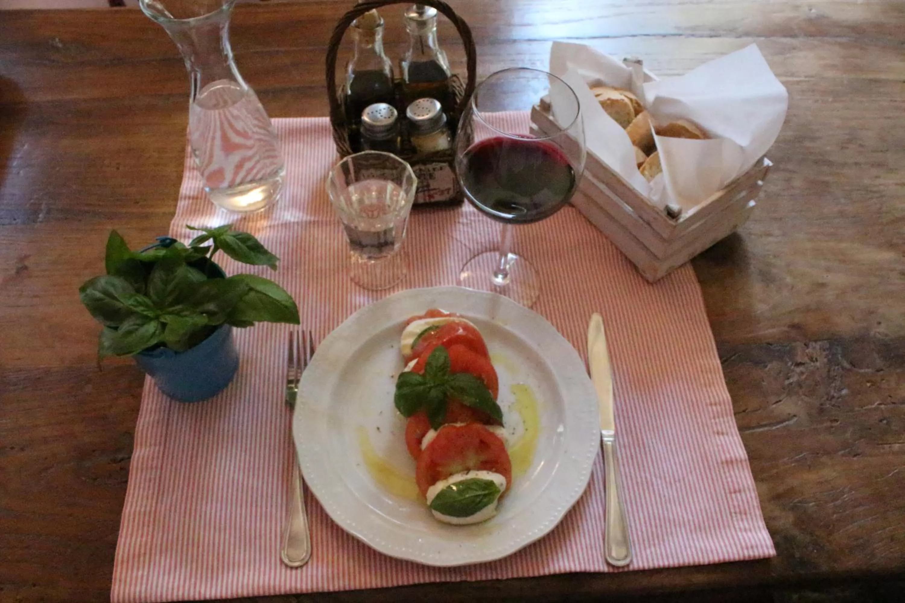 Food and drinks in Le Terrazze Del Chianti b&b Residenza d'Epoca e di Charme